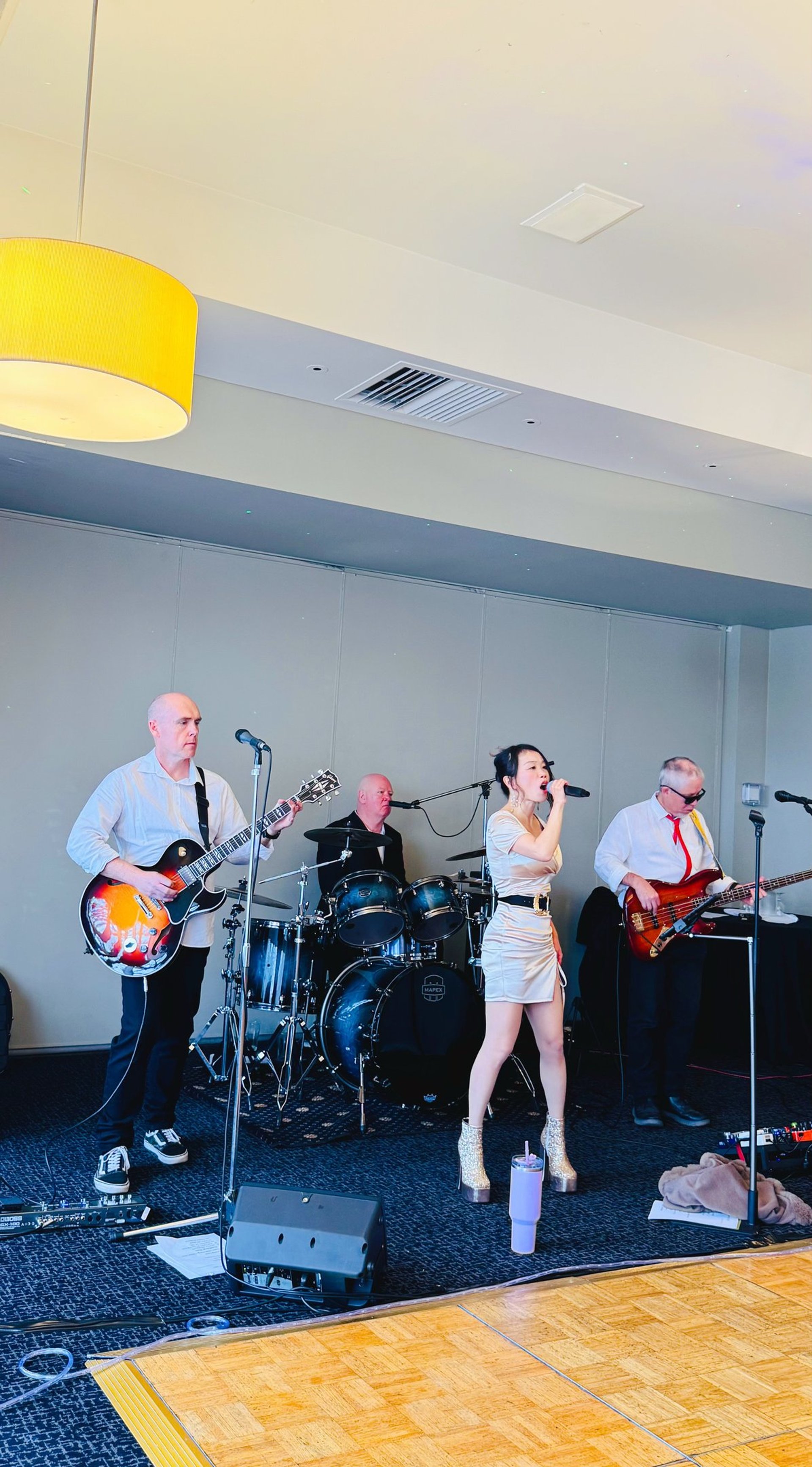 gray computer monitor