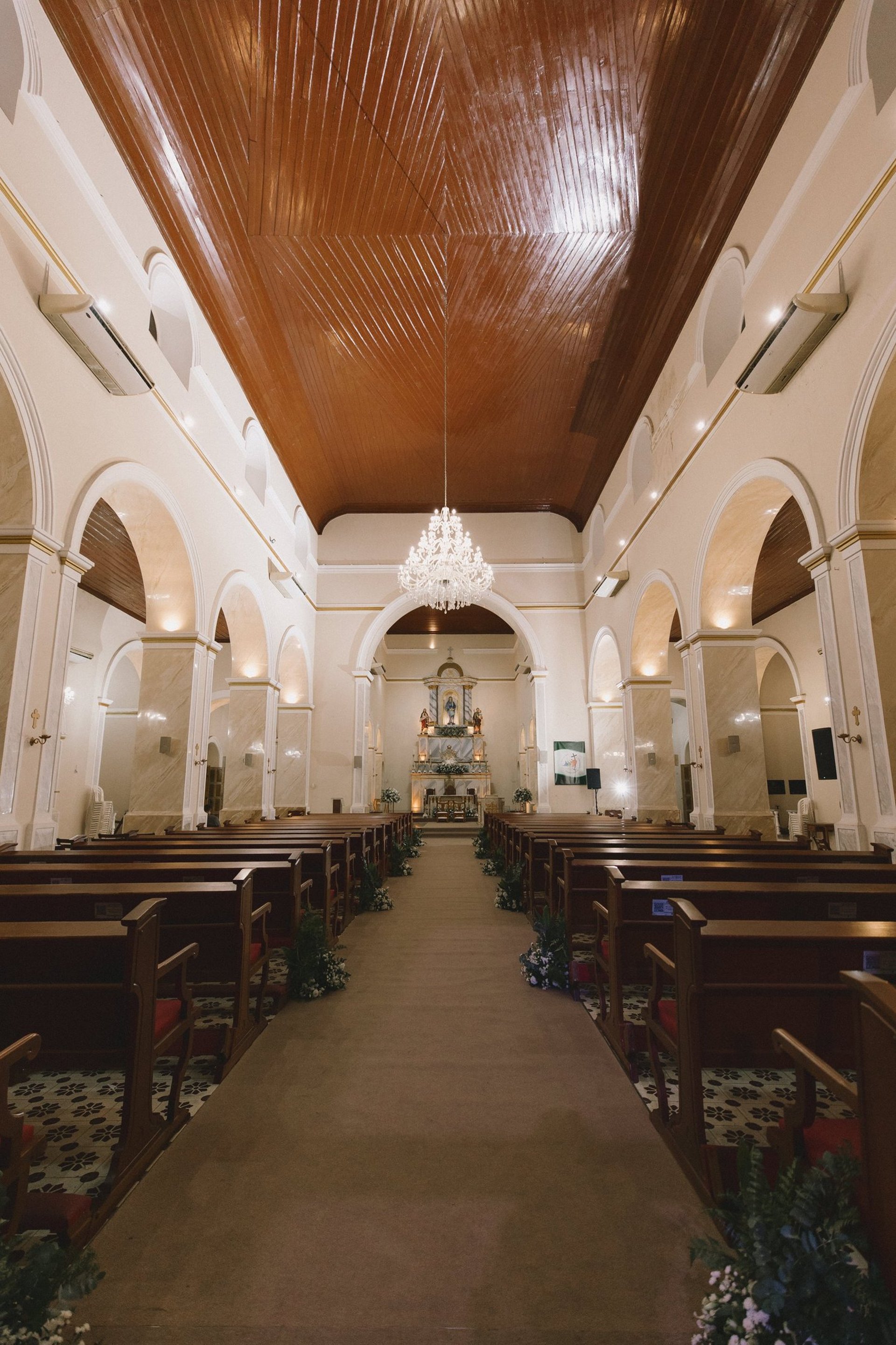 gray computer monitor