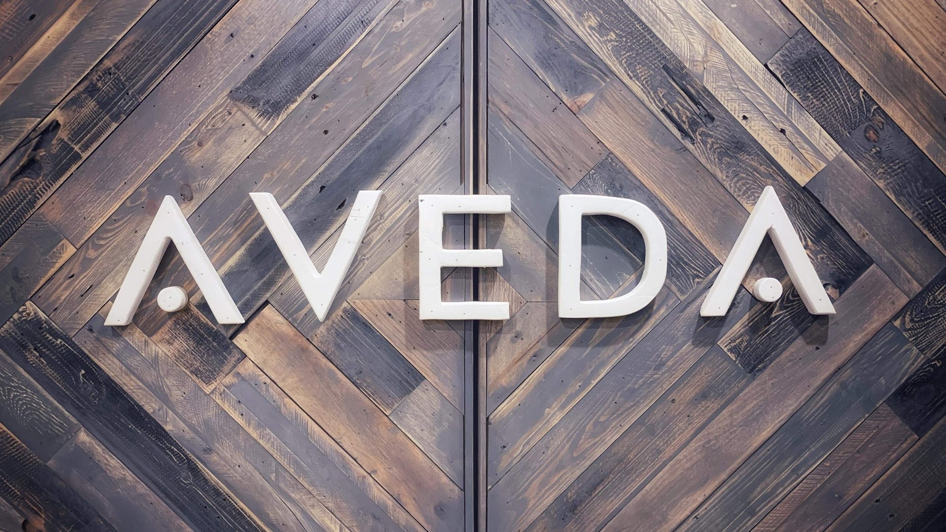 gray computer monitor