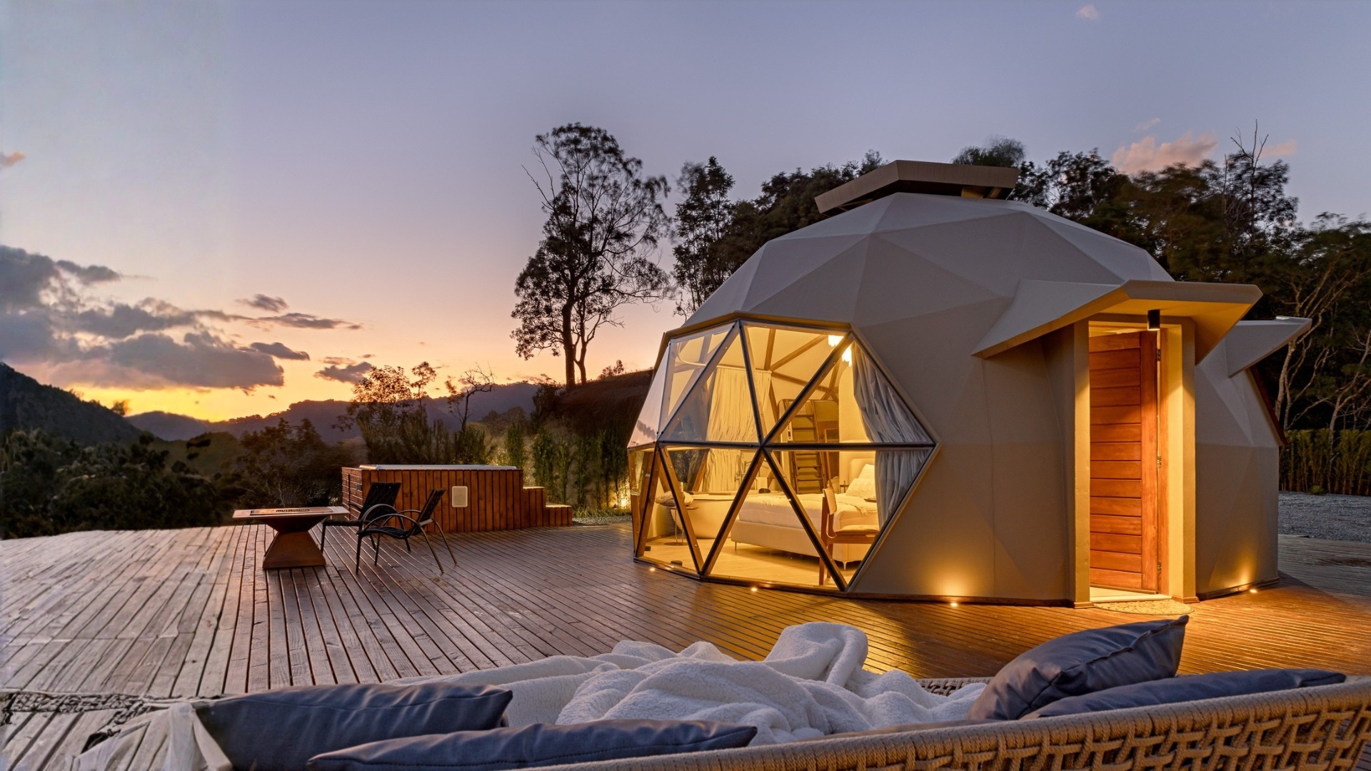 black and white bed linen