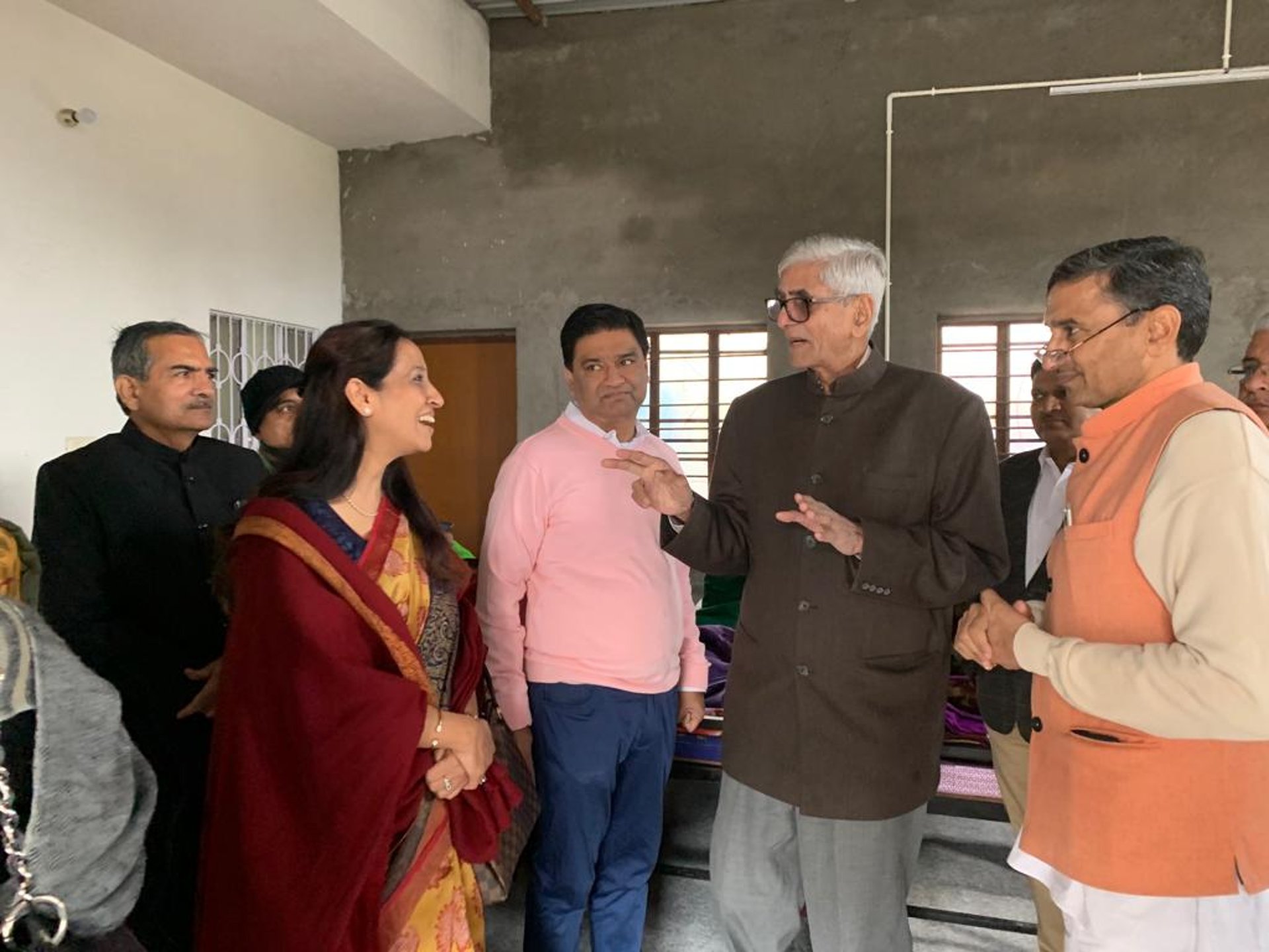 gray computer monitor