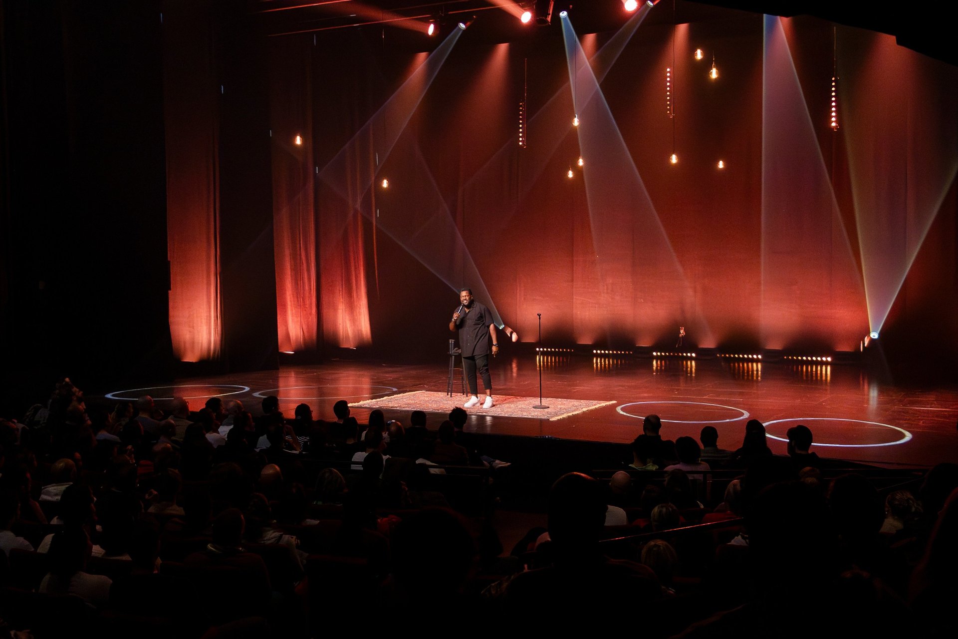 gray computer monitor