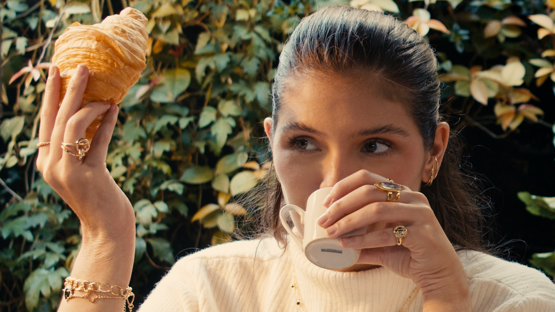 black and white bed linen