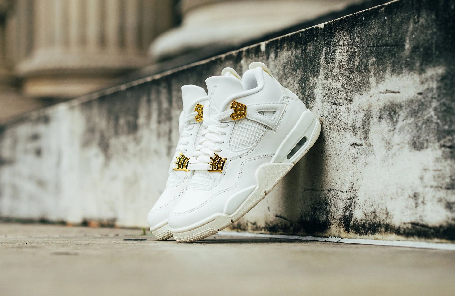 white and black nike air jordan 1 s