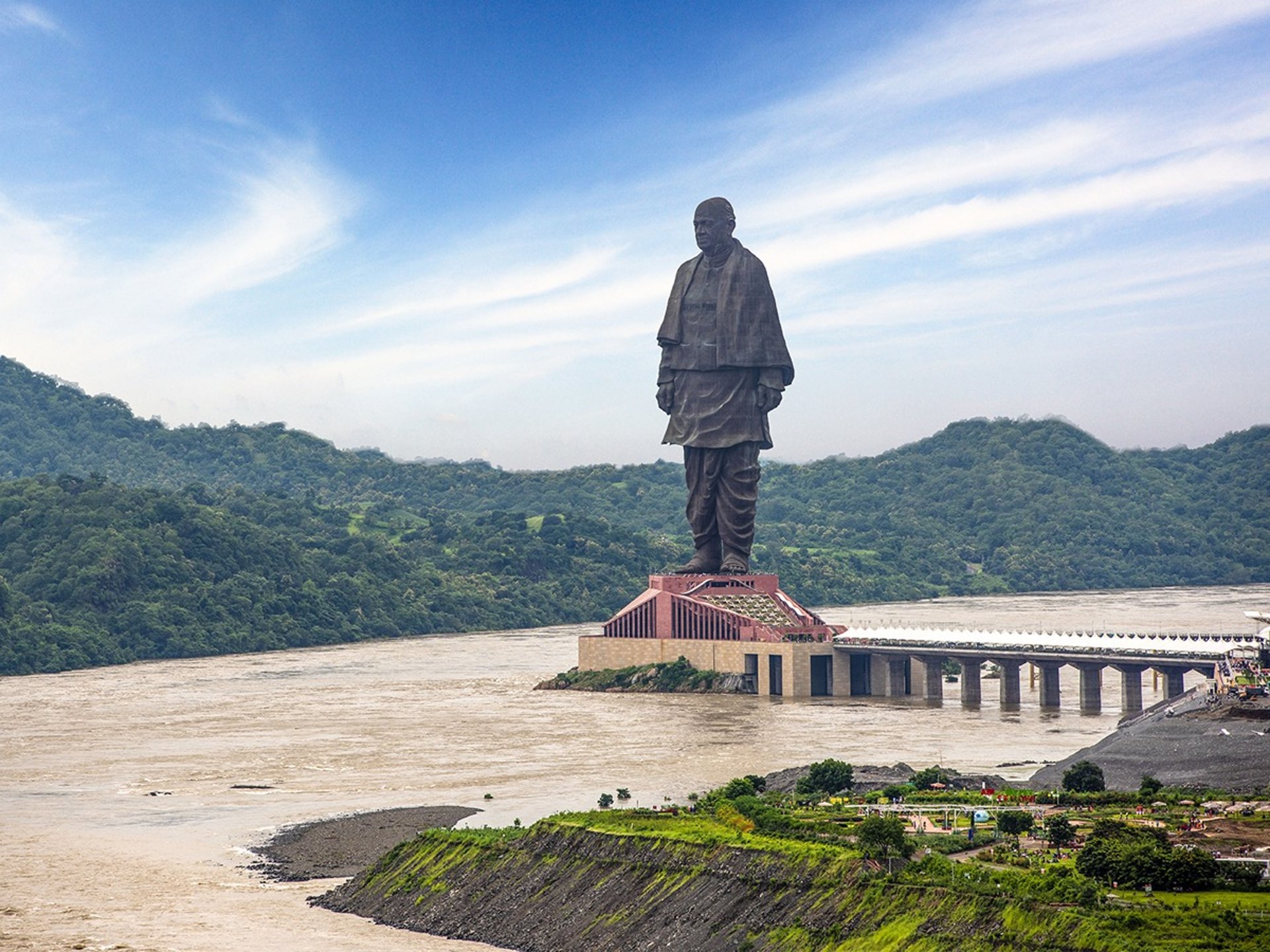an abstract photo of a curved building with a blue sky in the background