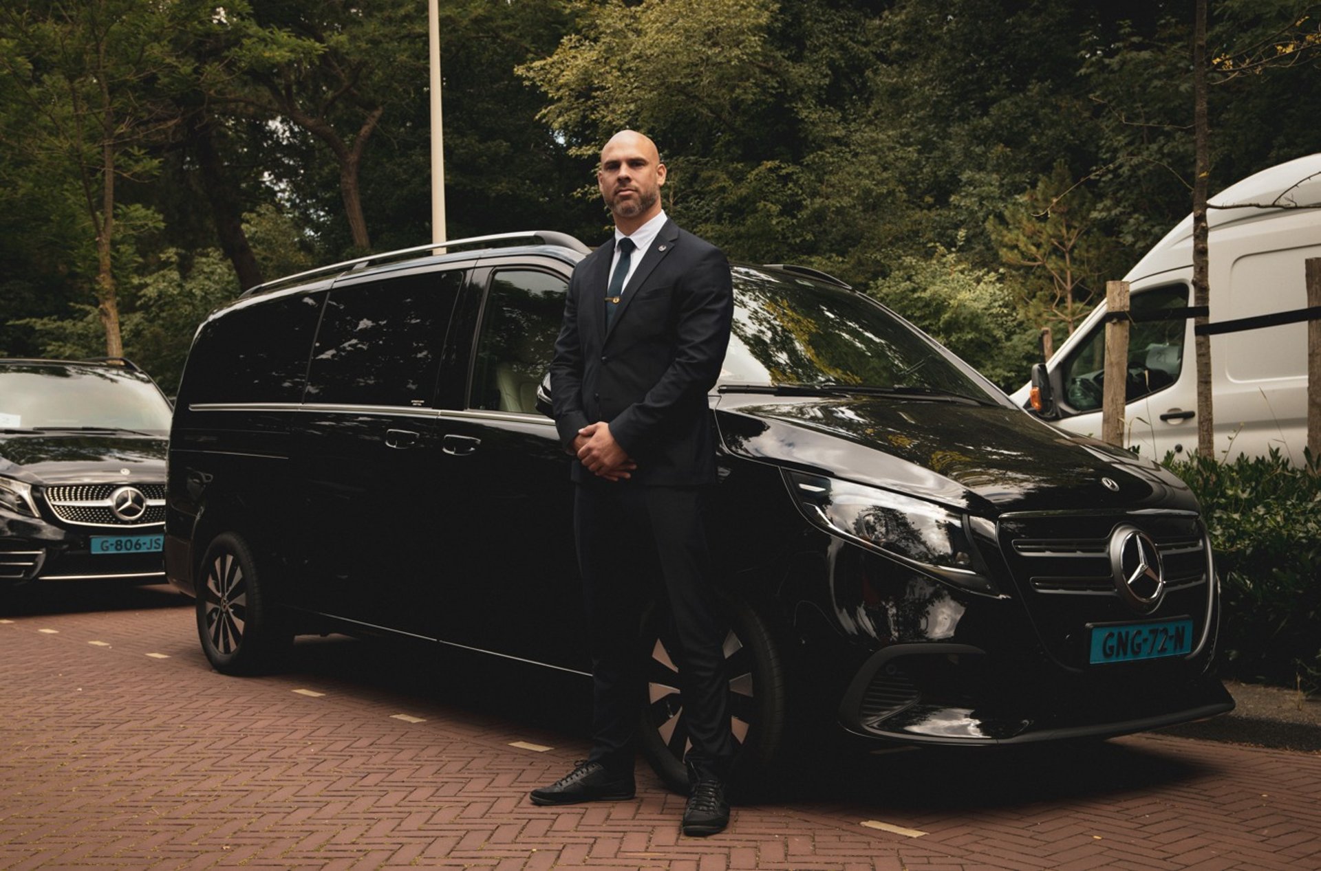 black and white bed linen