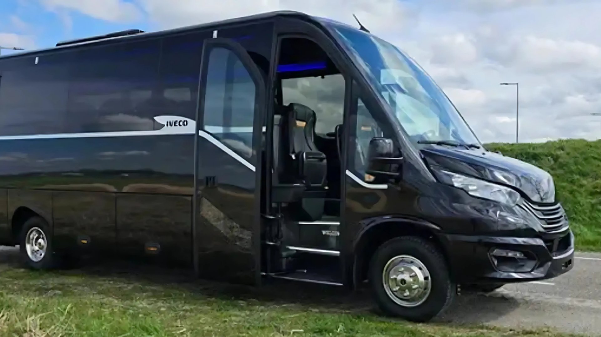 black and white bed linen