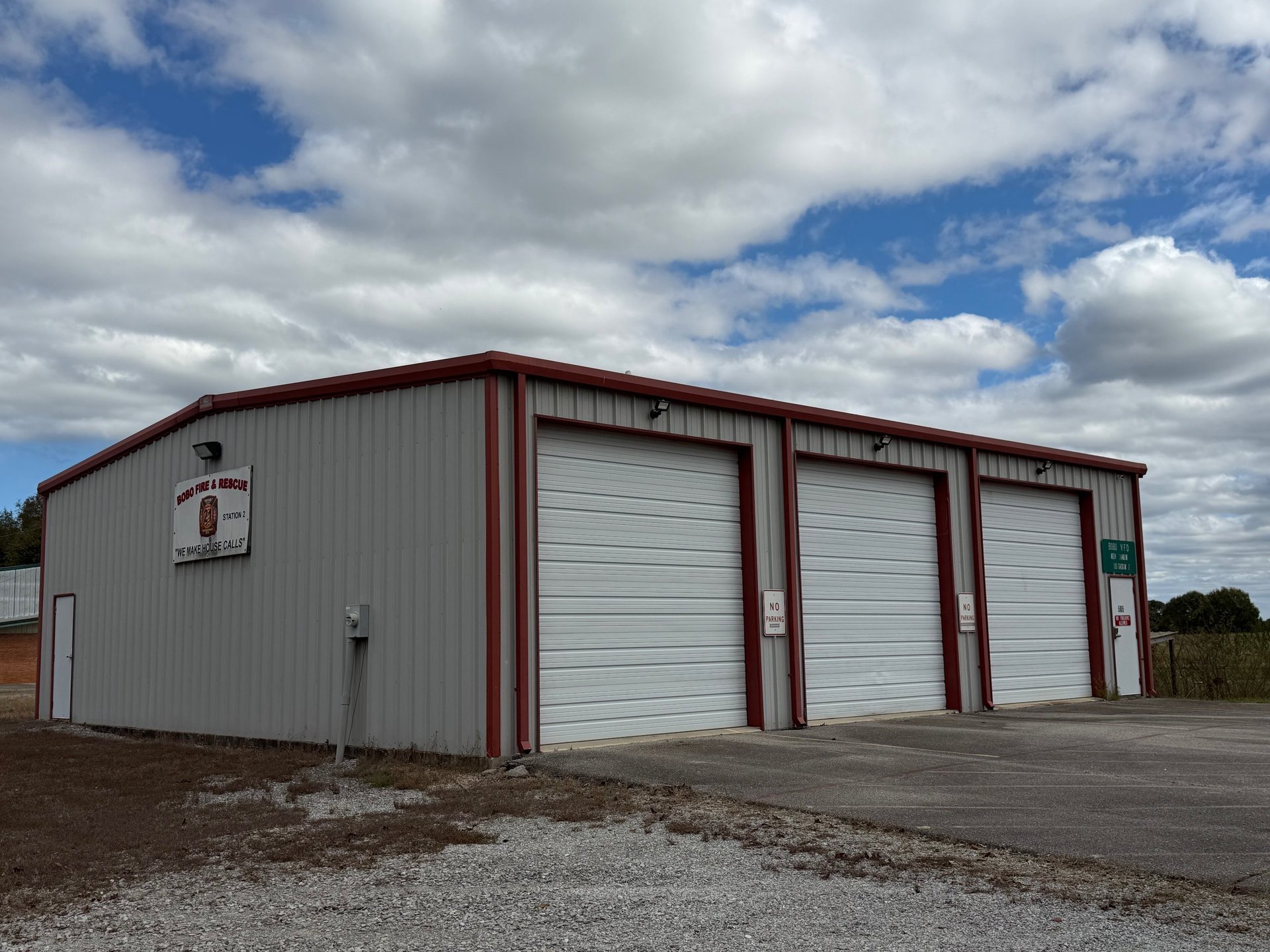 gray computer monitor