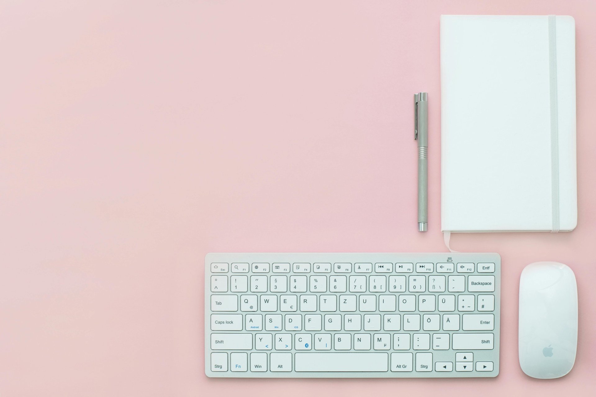 gray computer monitor