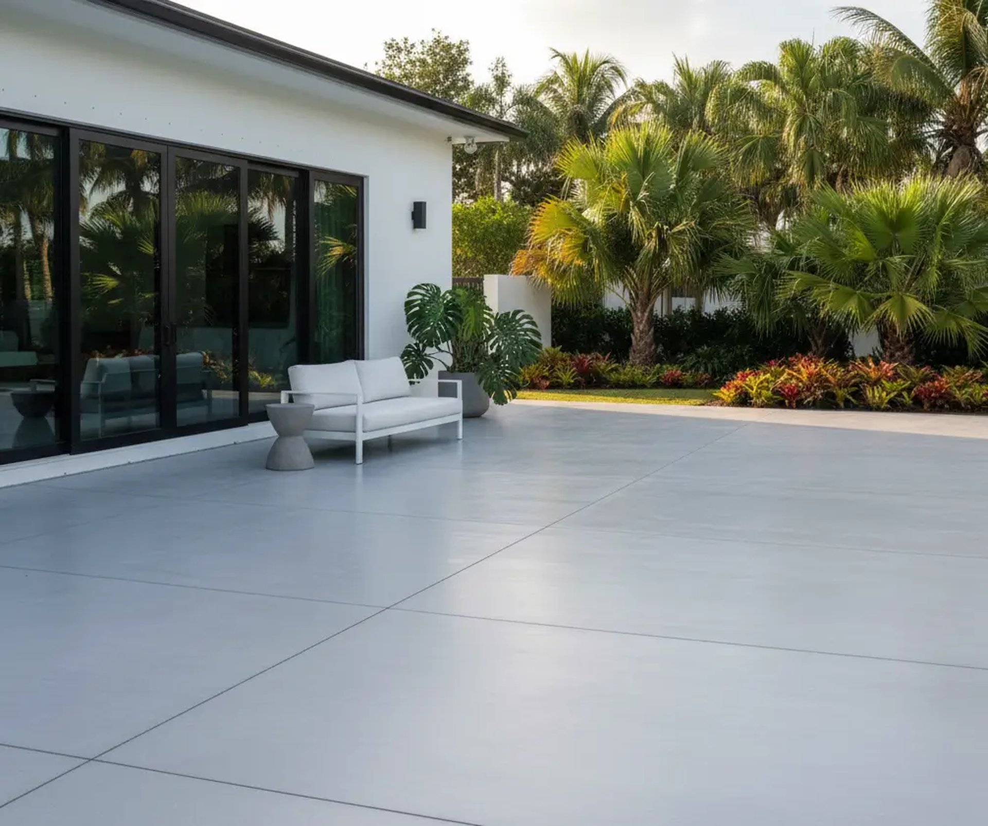 A wide spacious new concrete patio in Plantation, FL