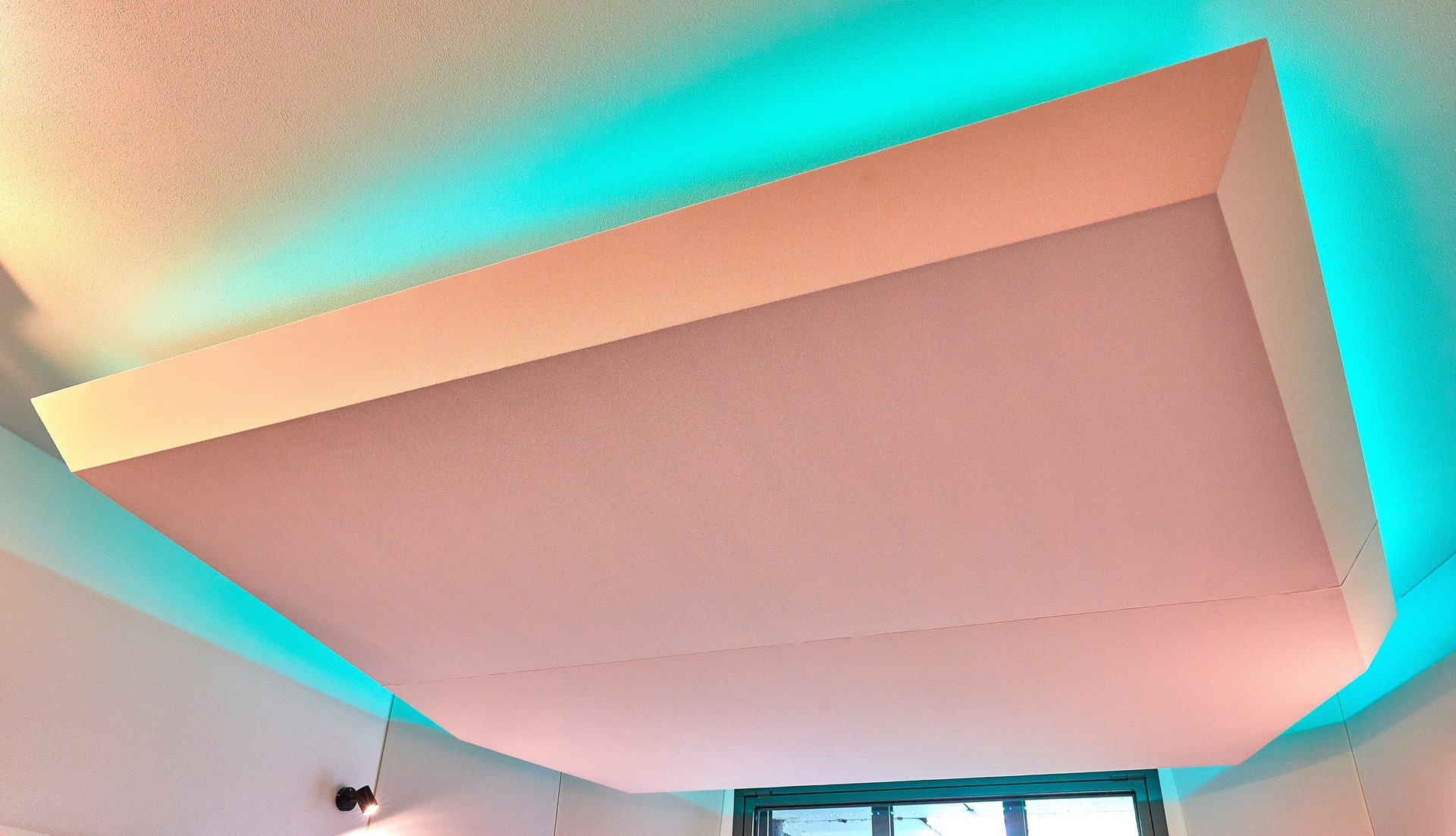 close-up photography of white and black electronic keyboard