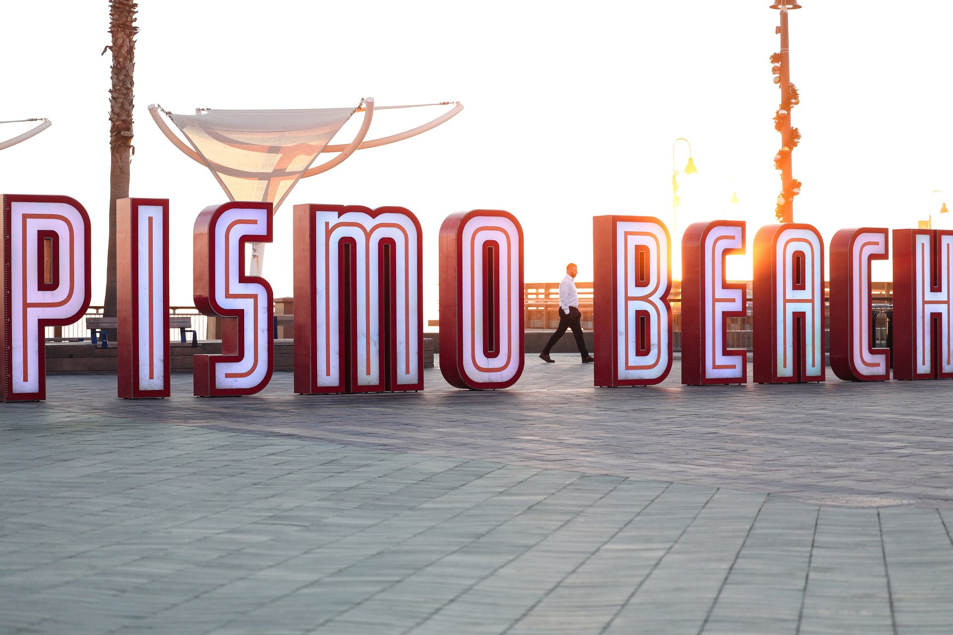 gray computer monitor