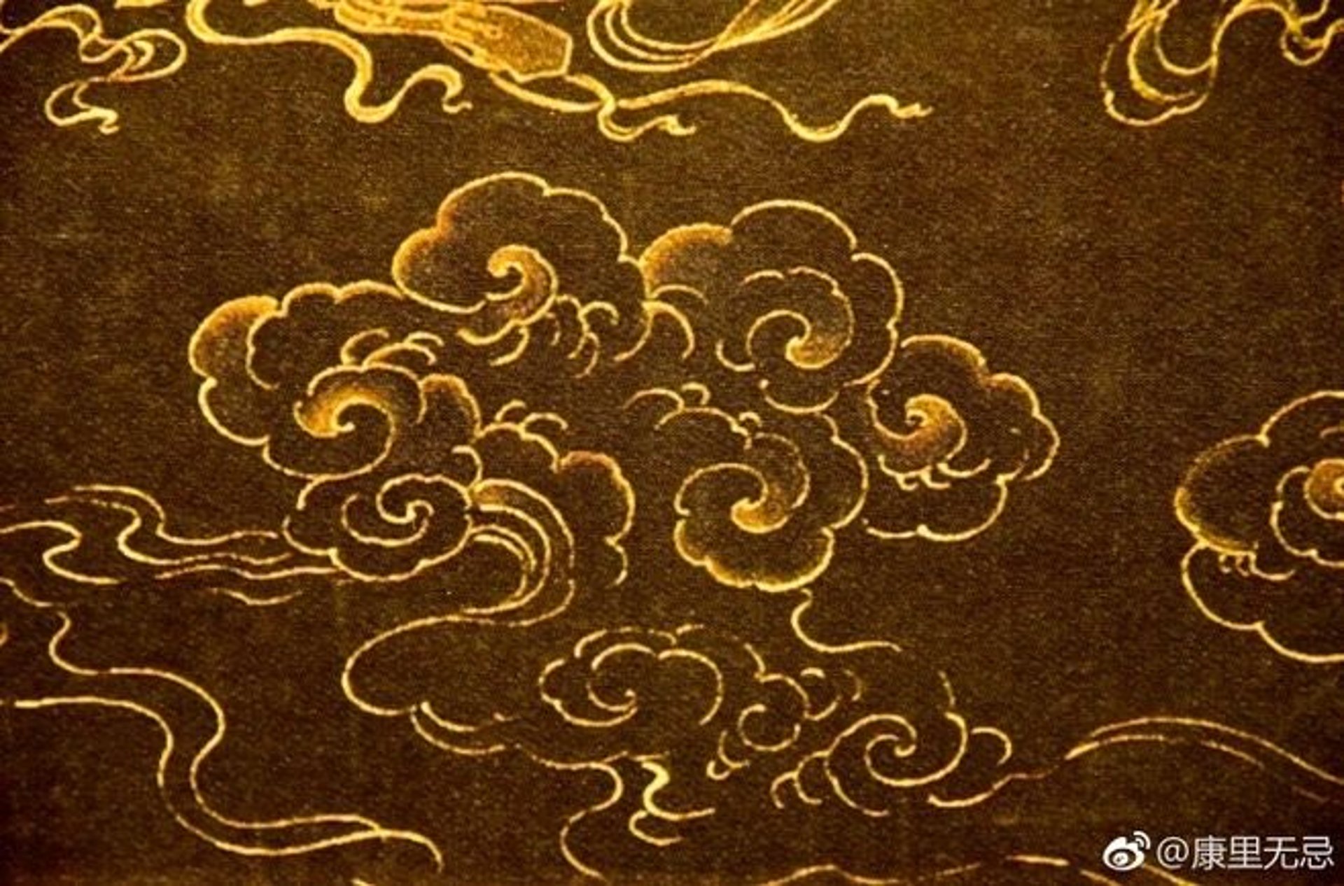 gray computer monitor