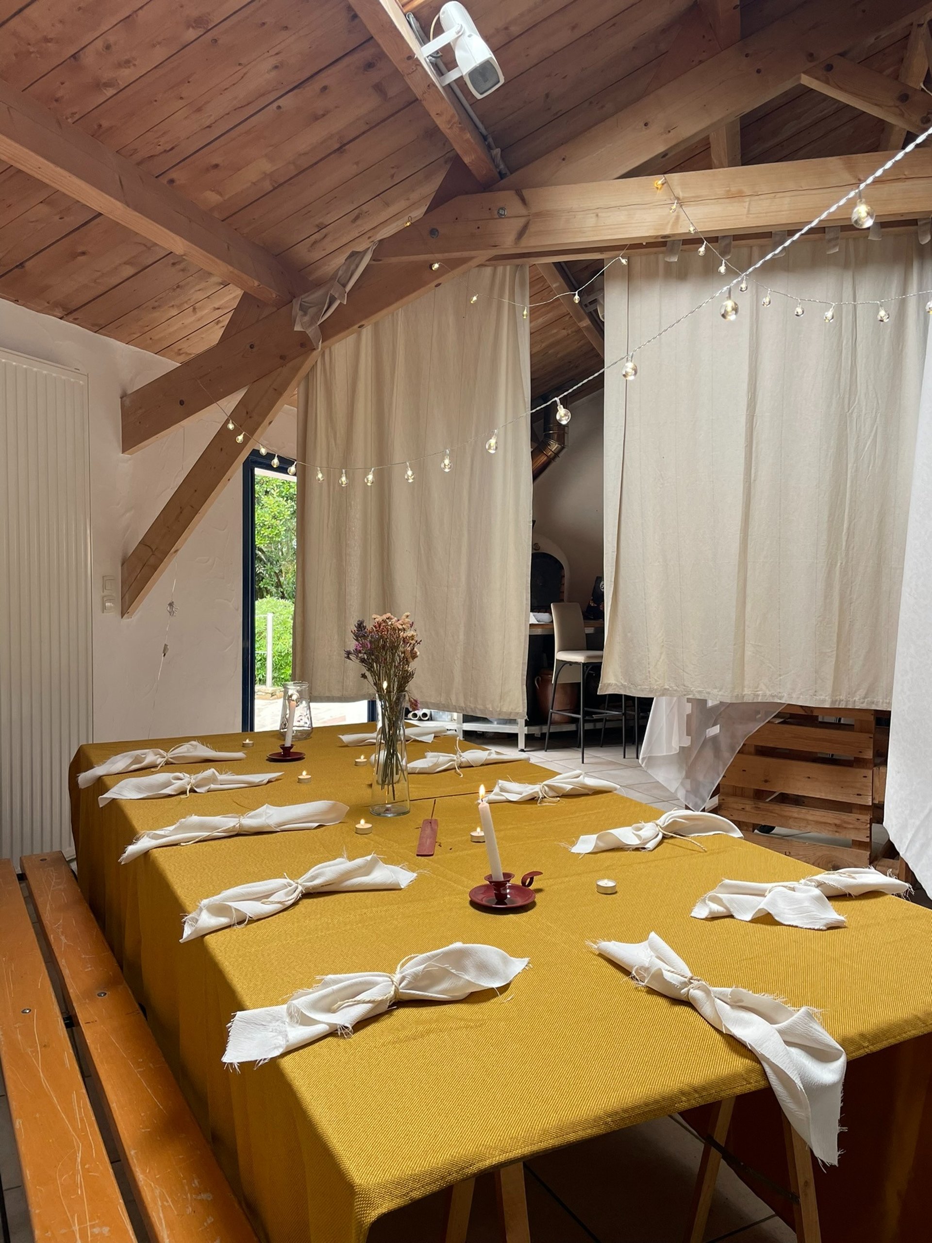 black and white bed linen