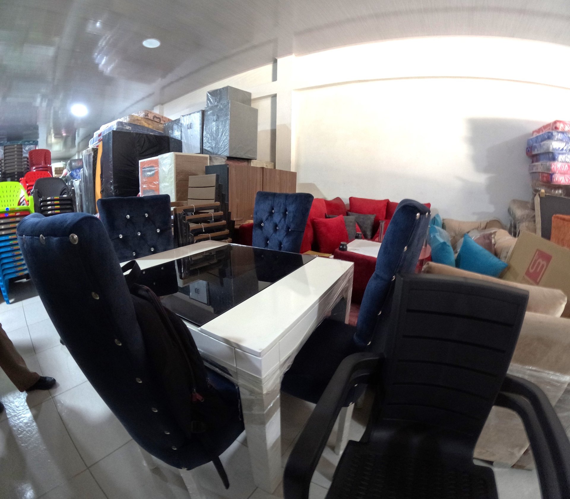 gray computer monitor