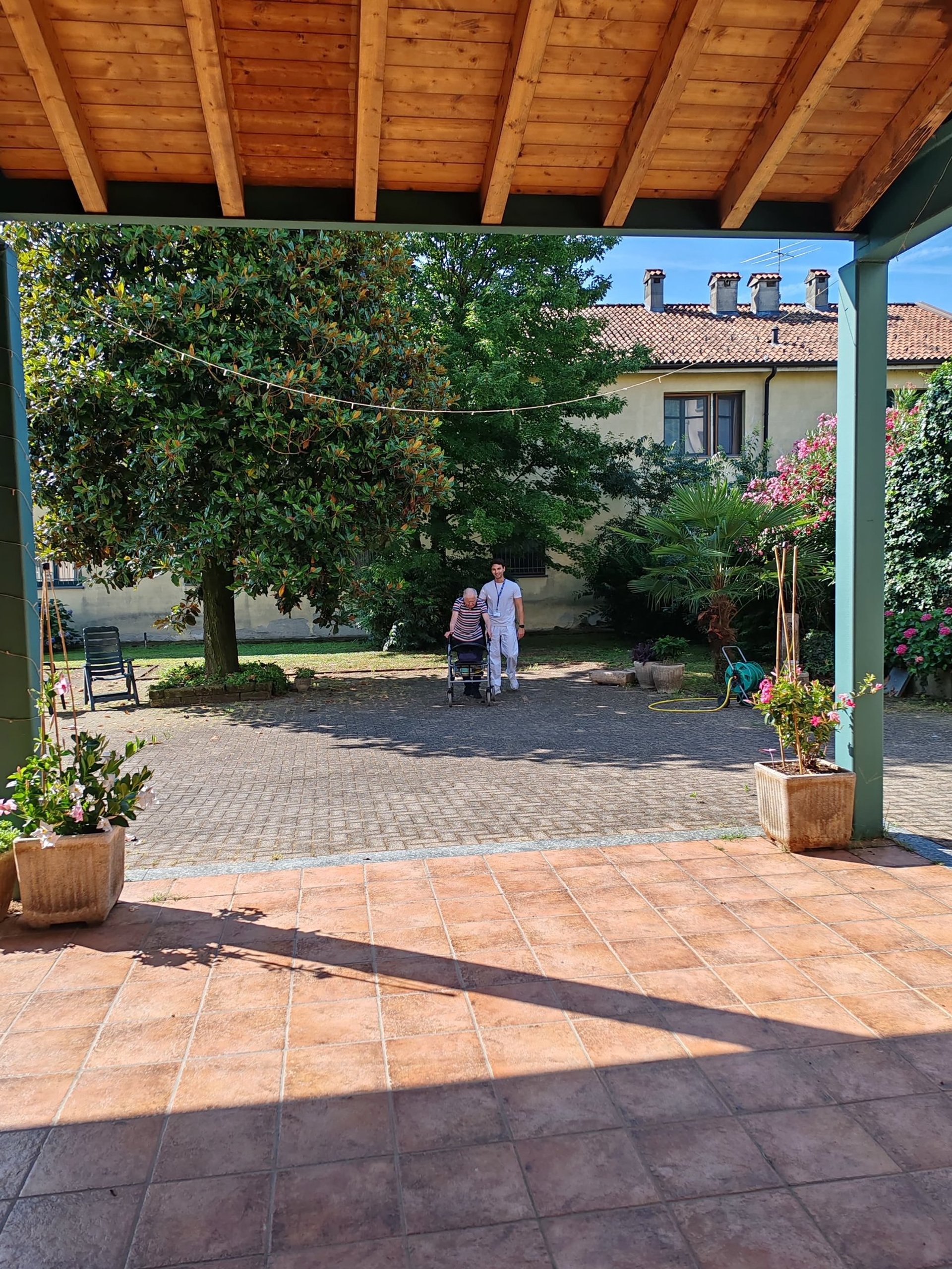 black and brown leather padded tub sofa