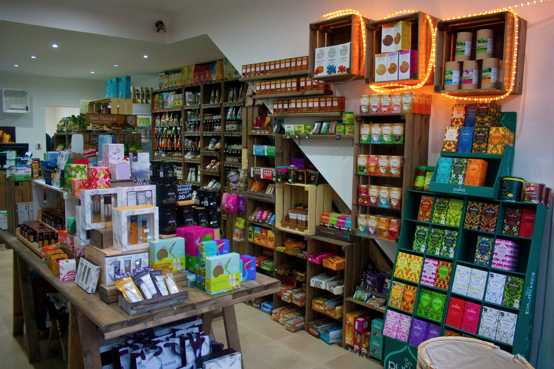 gray computer monitor