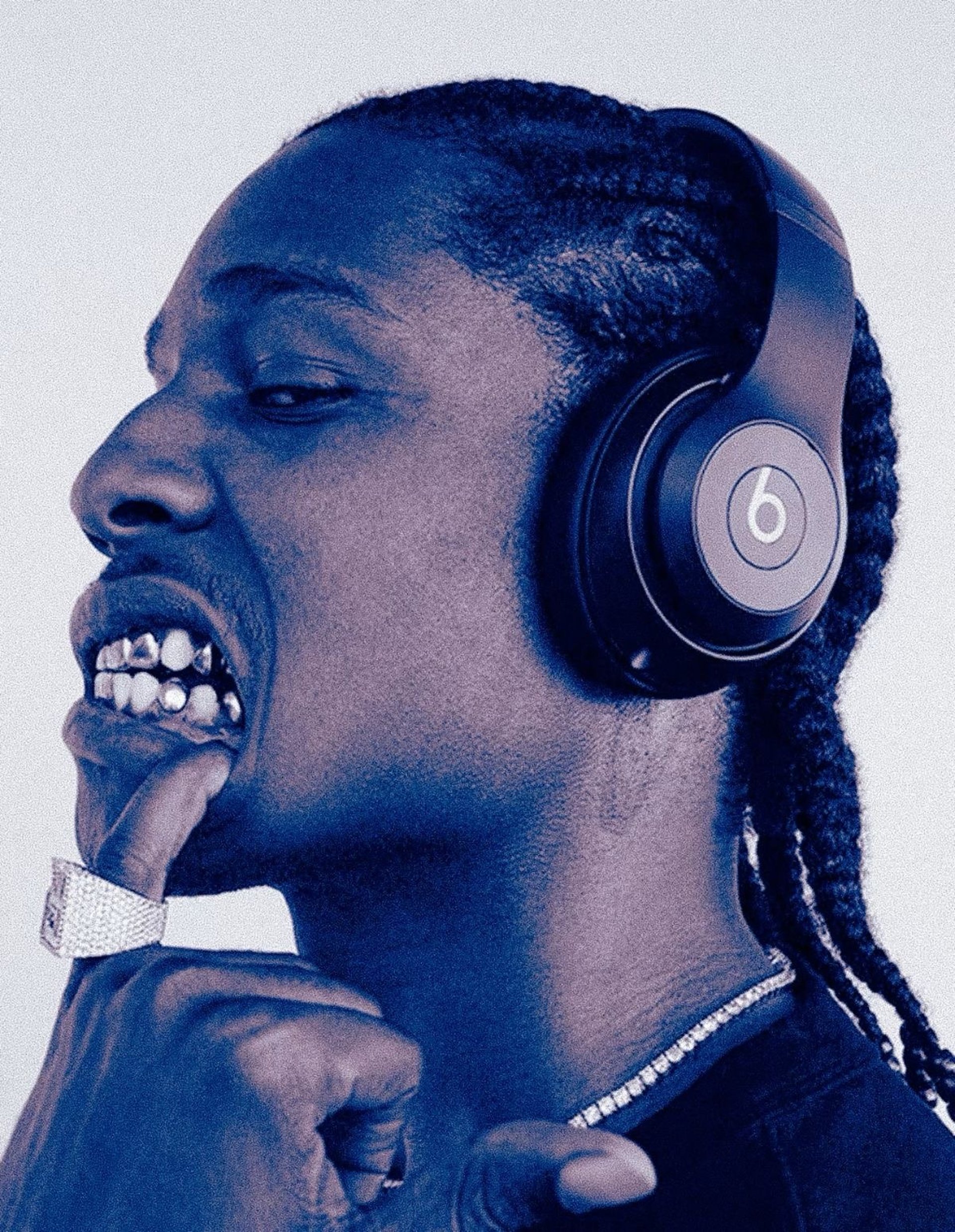 black and white bed linen