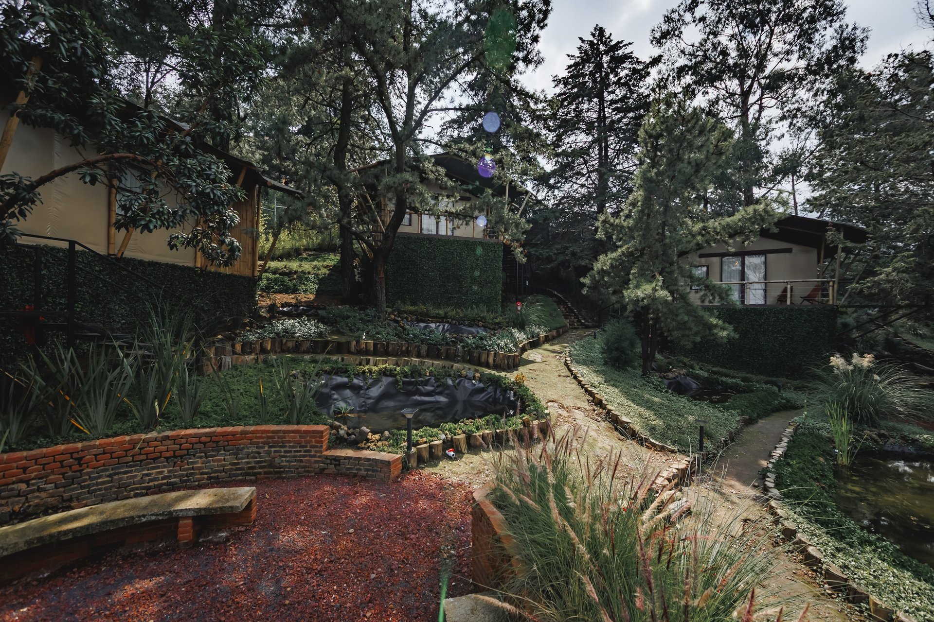 black and white bed linen