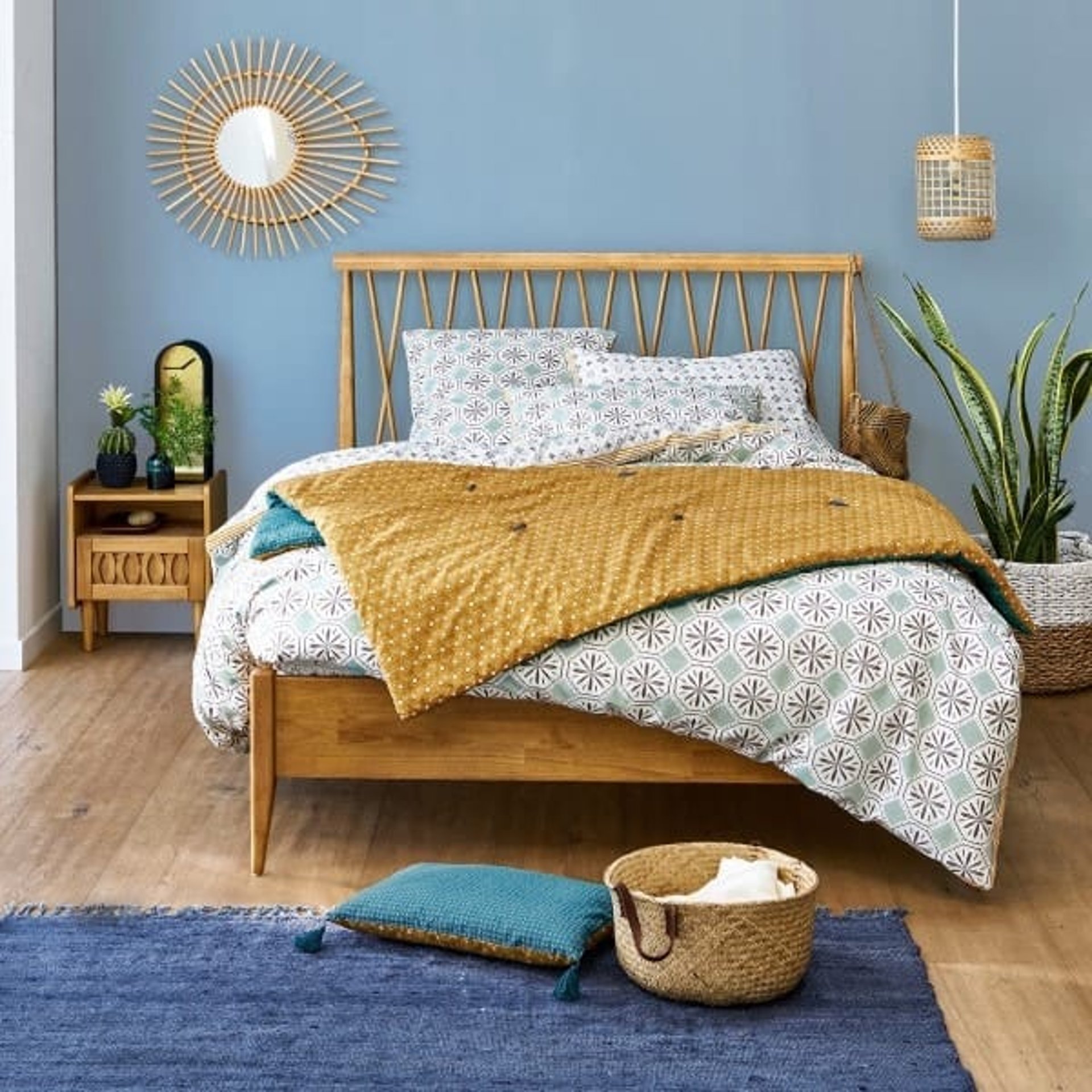 black and white bed linen