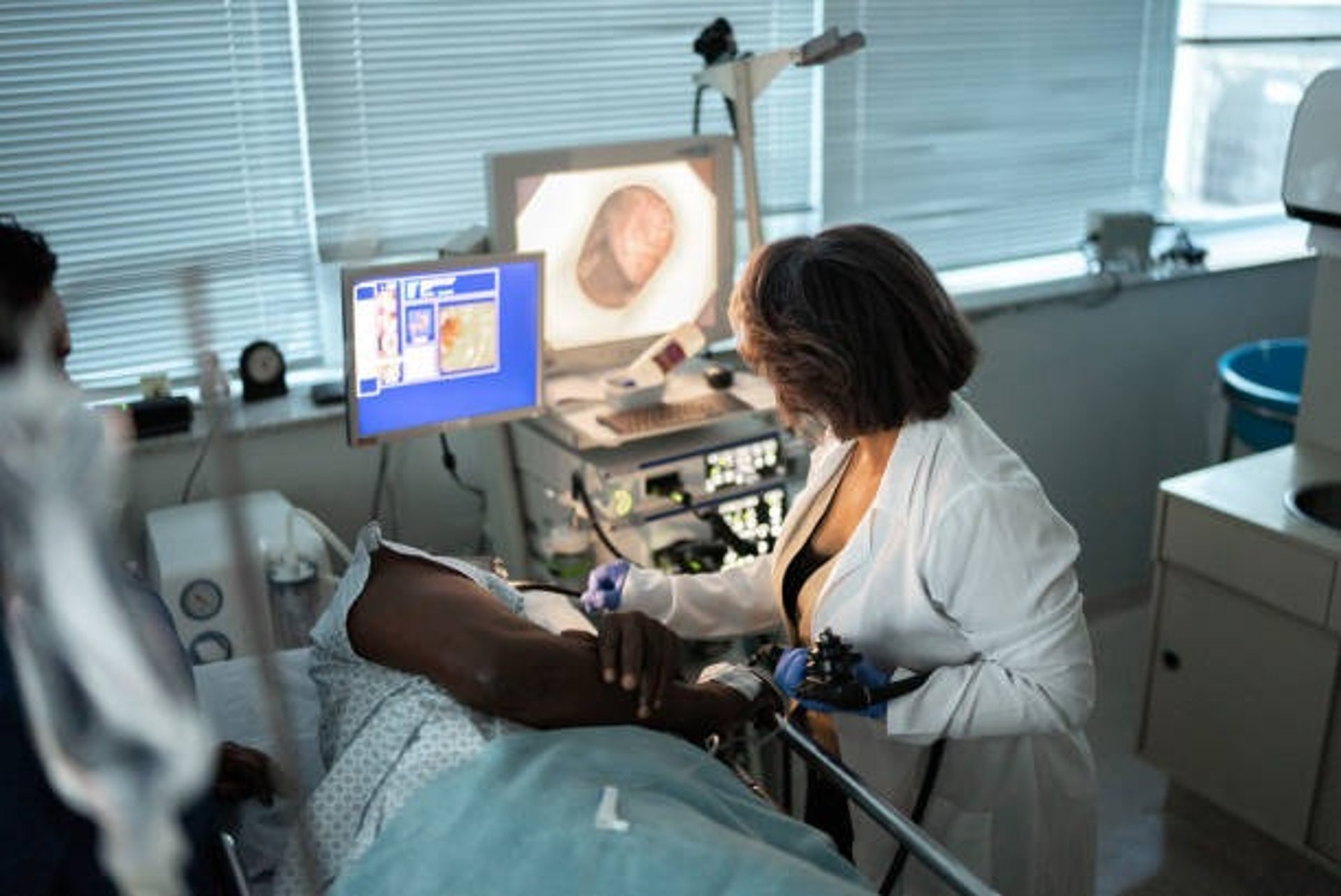 gray computer monitor