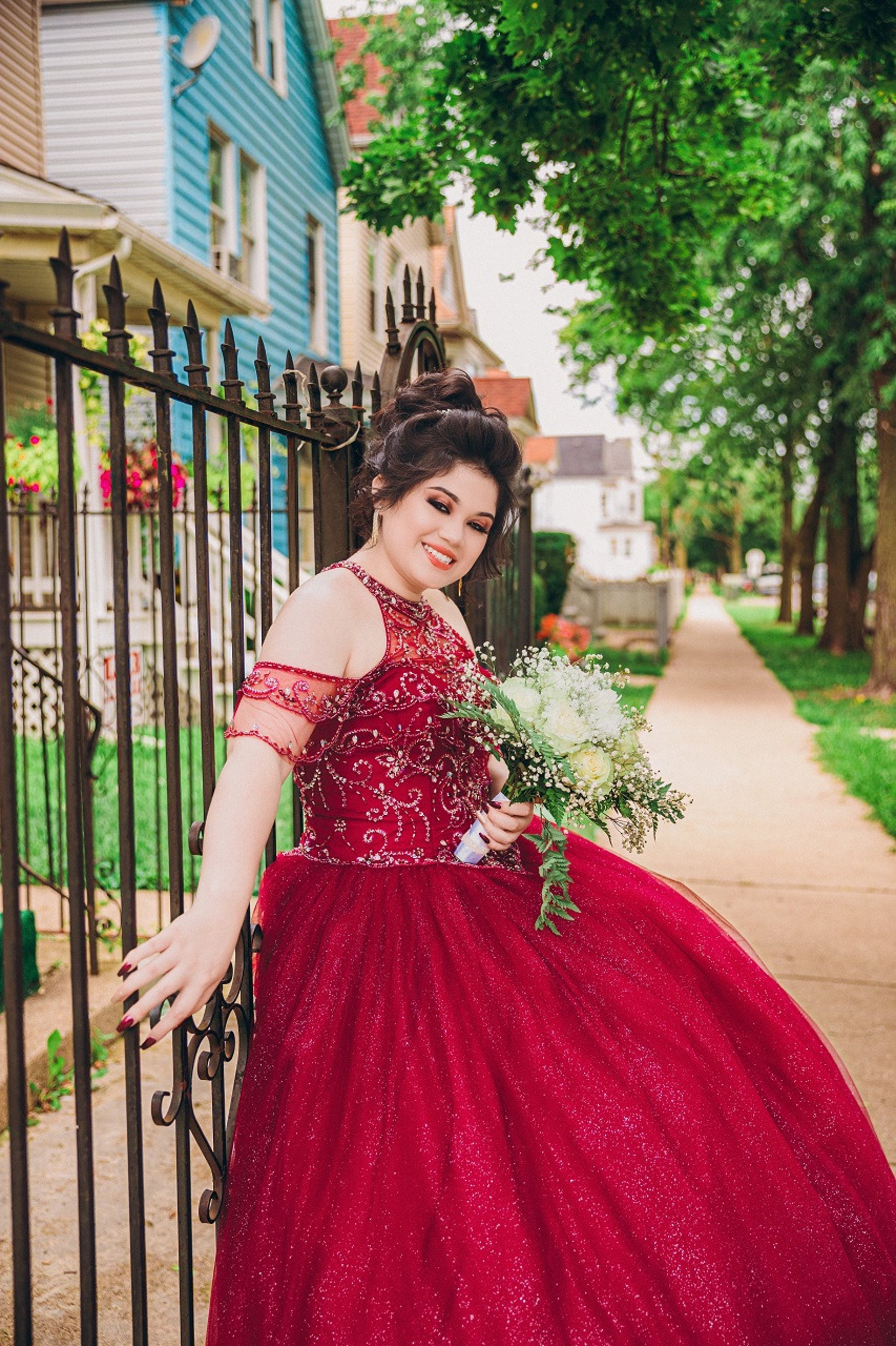 gray computer monitor