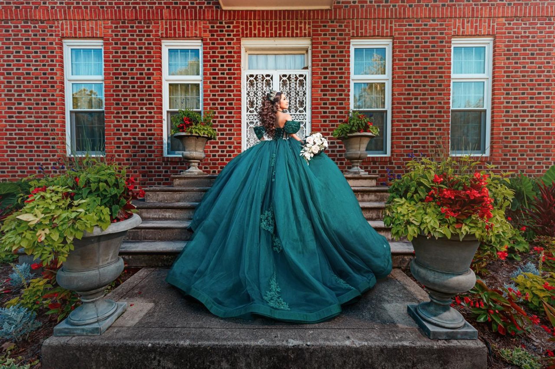 black and white bed linen