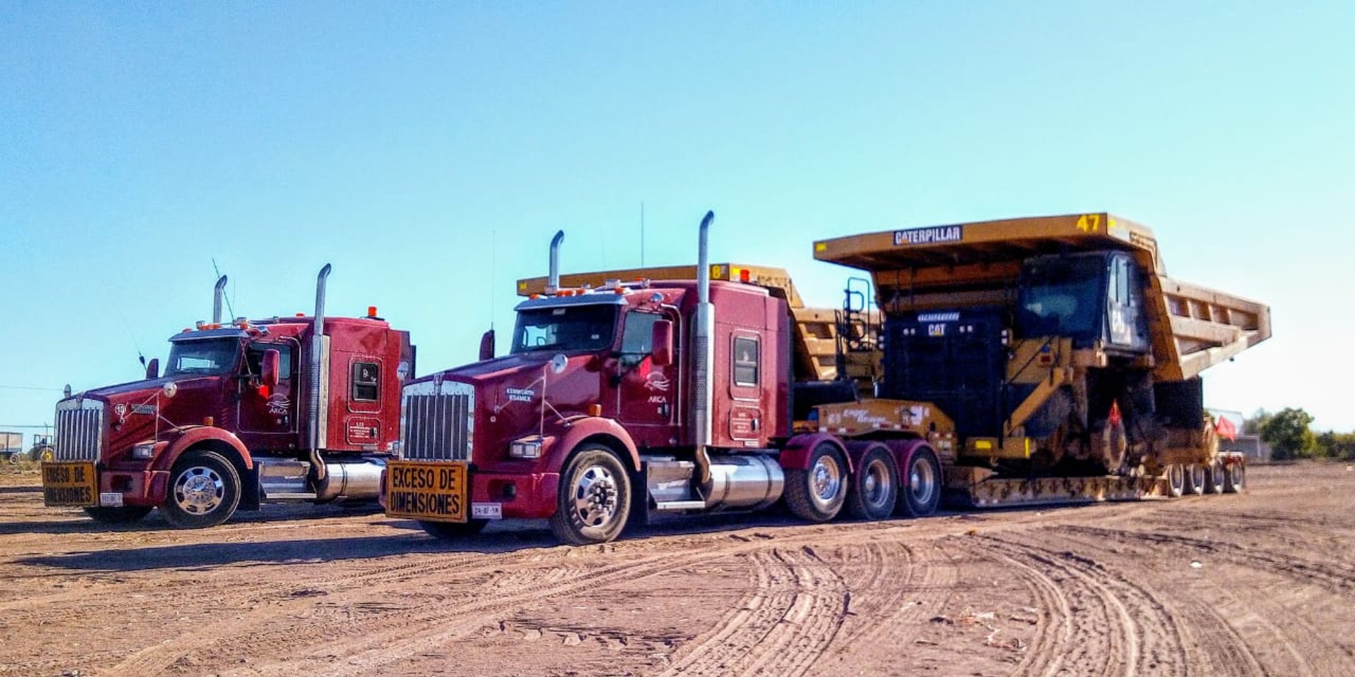 gray computer monitor