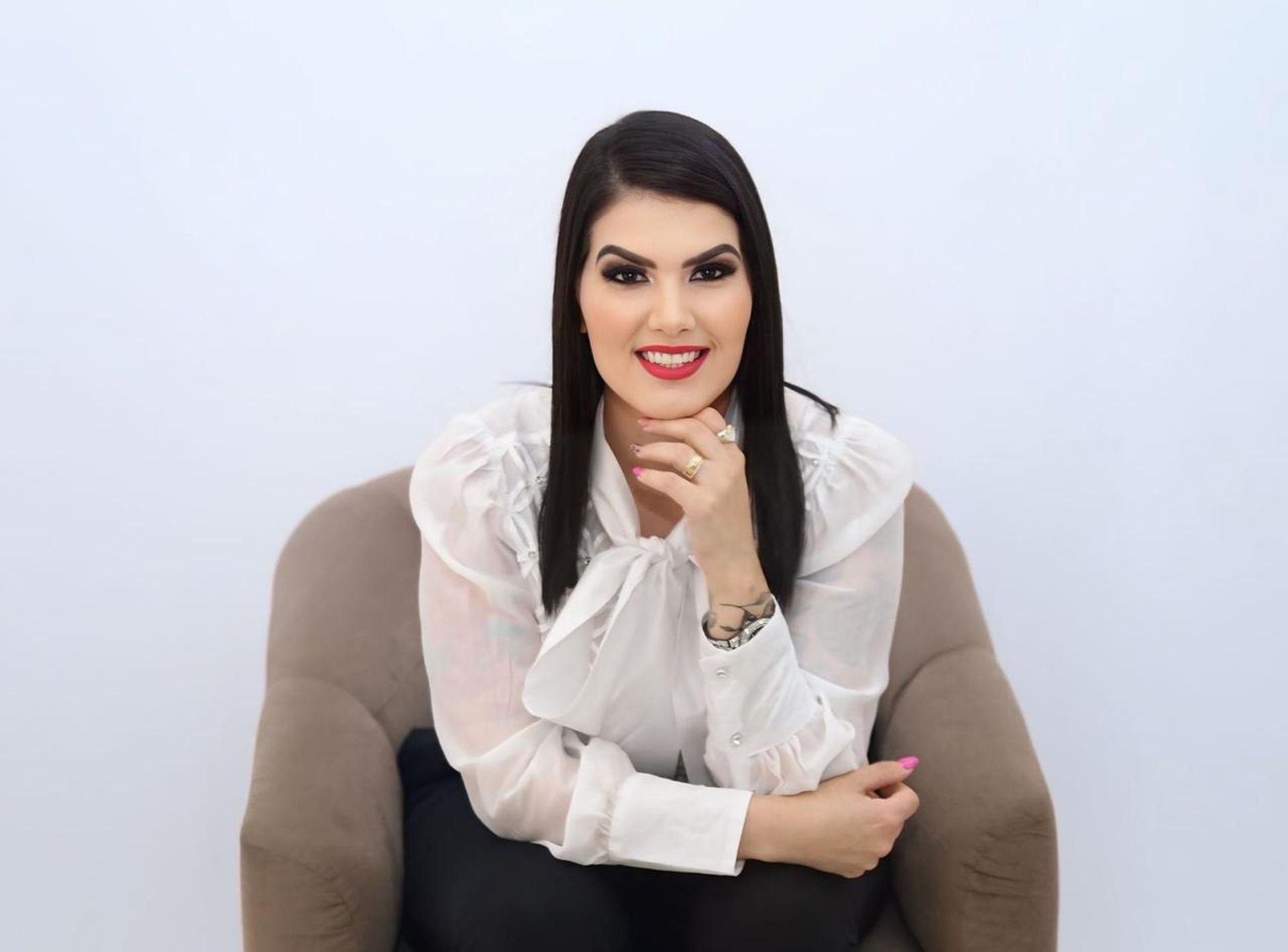 gray computer monitor