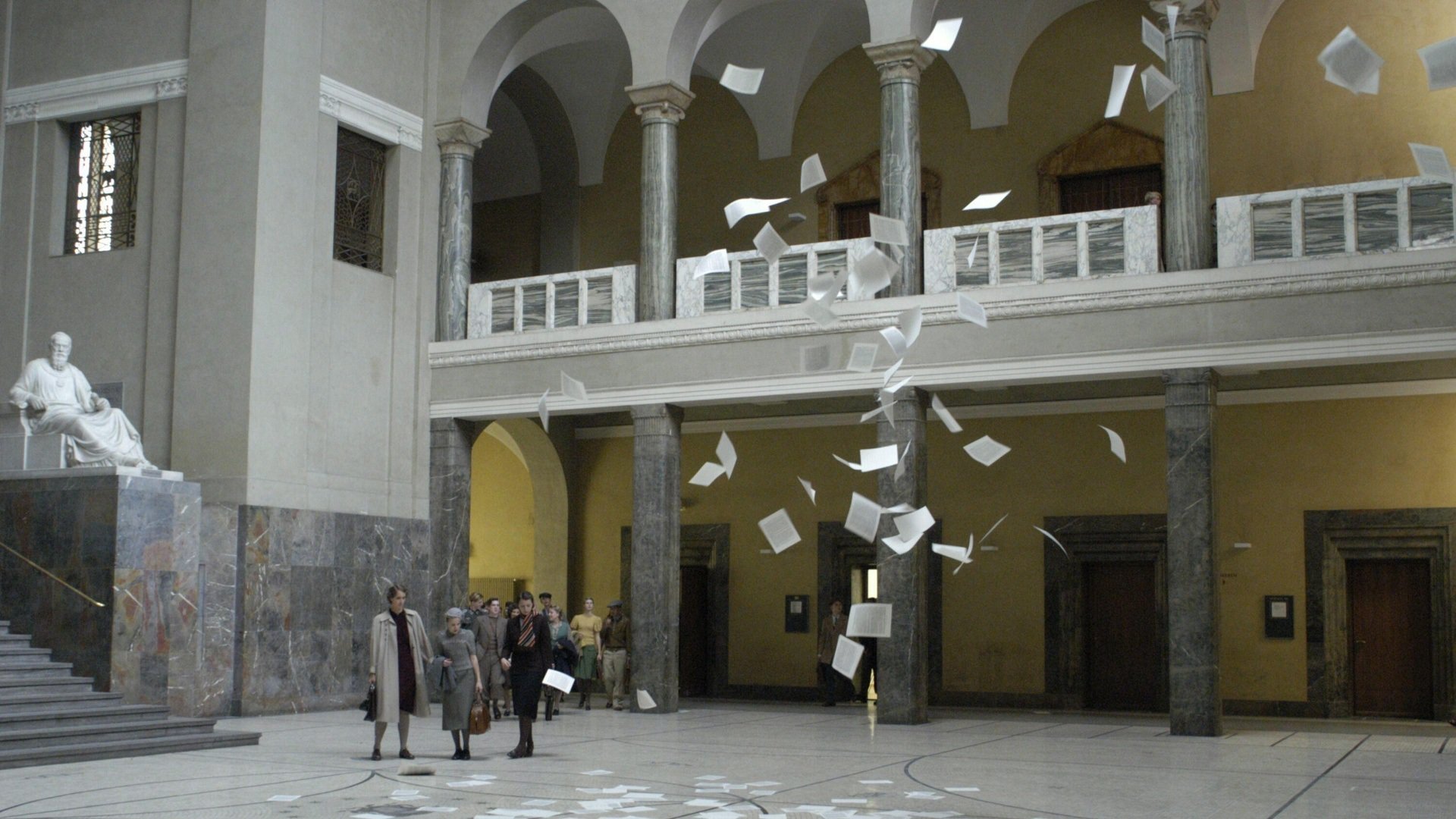 black and white bed linen