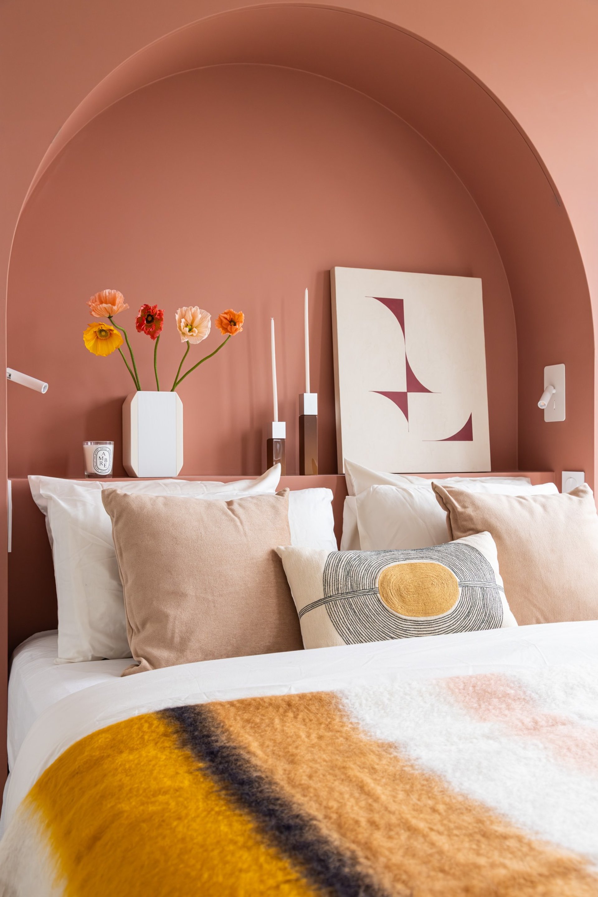 black and white bed linen