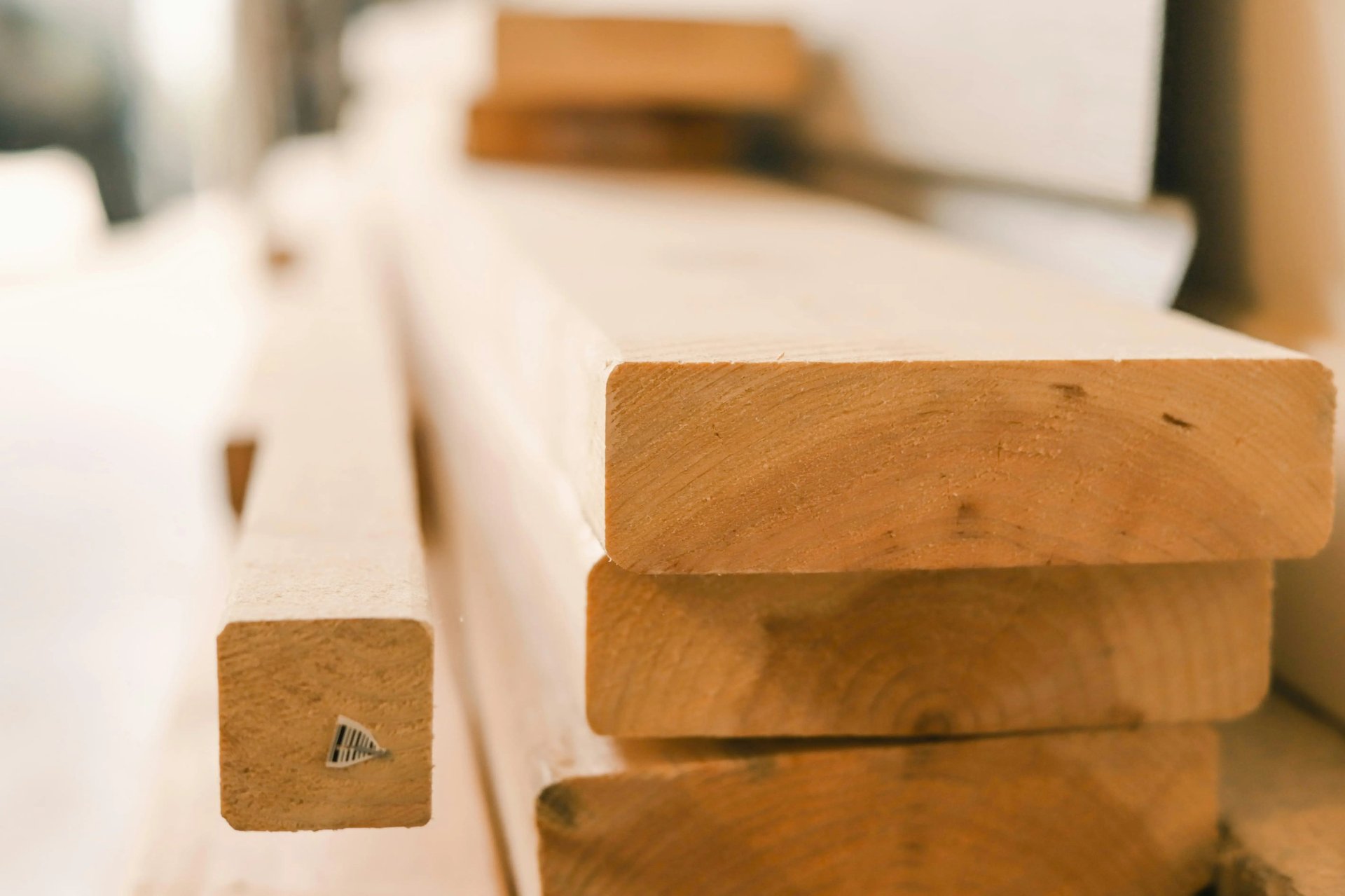 Solive en bois empilées