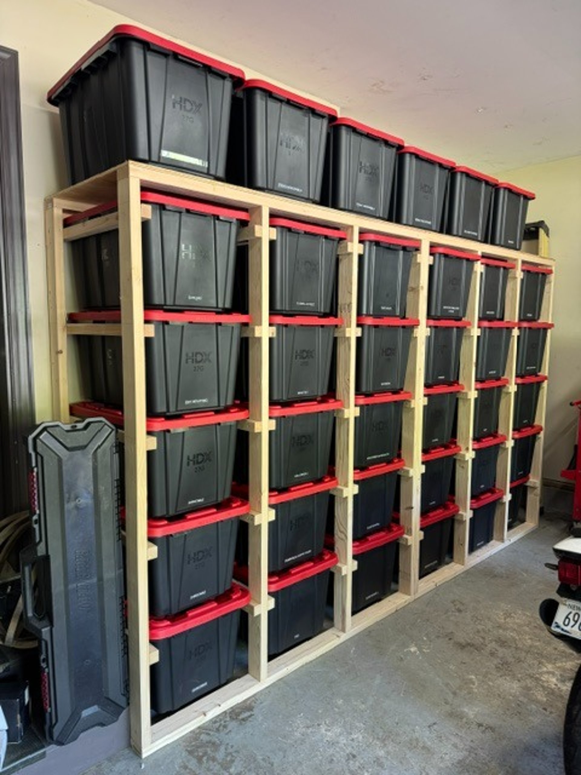 gray computer monitor