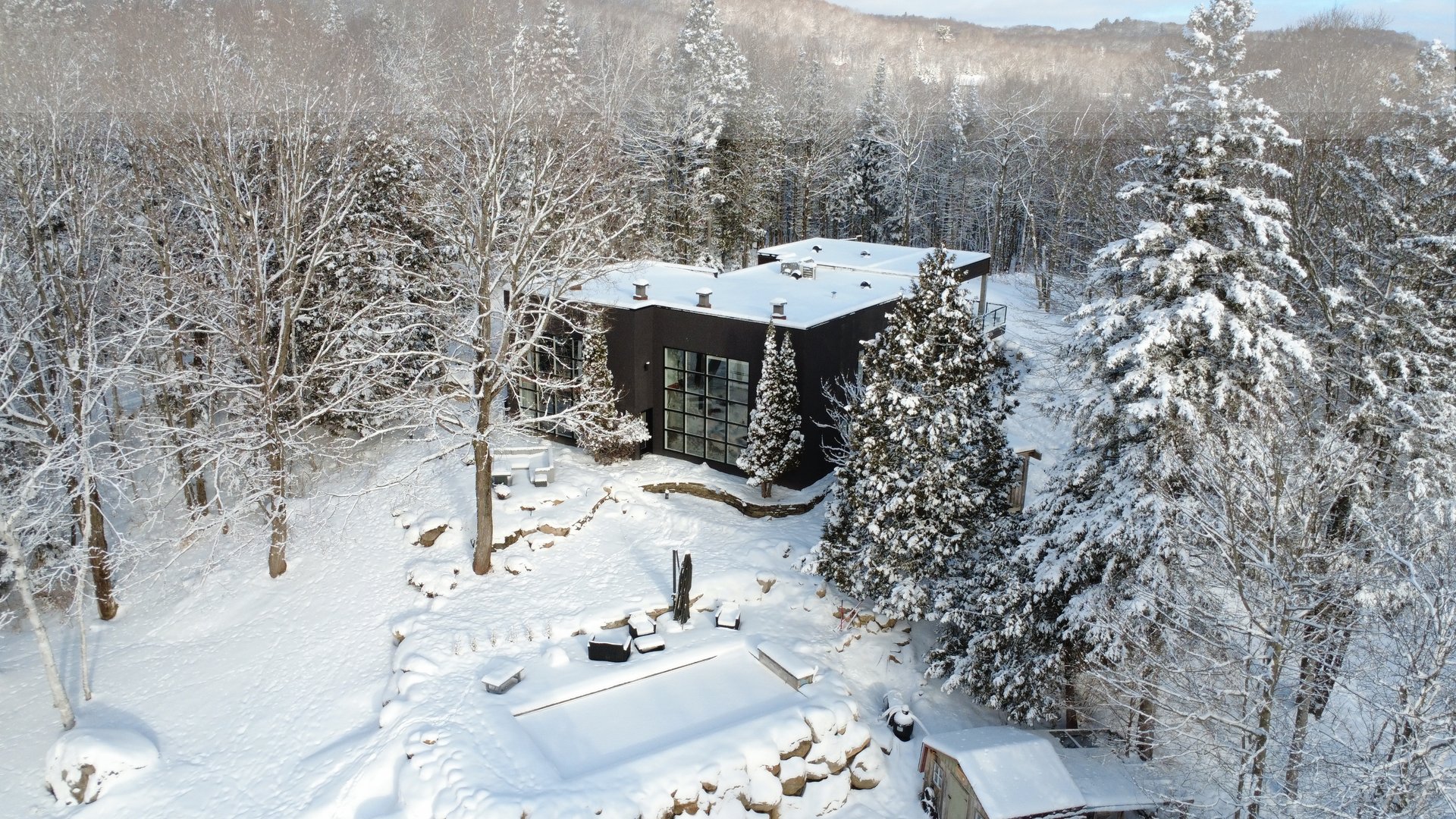 black and white bed linen