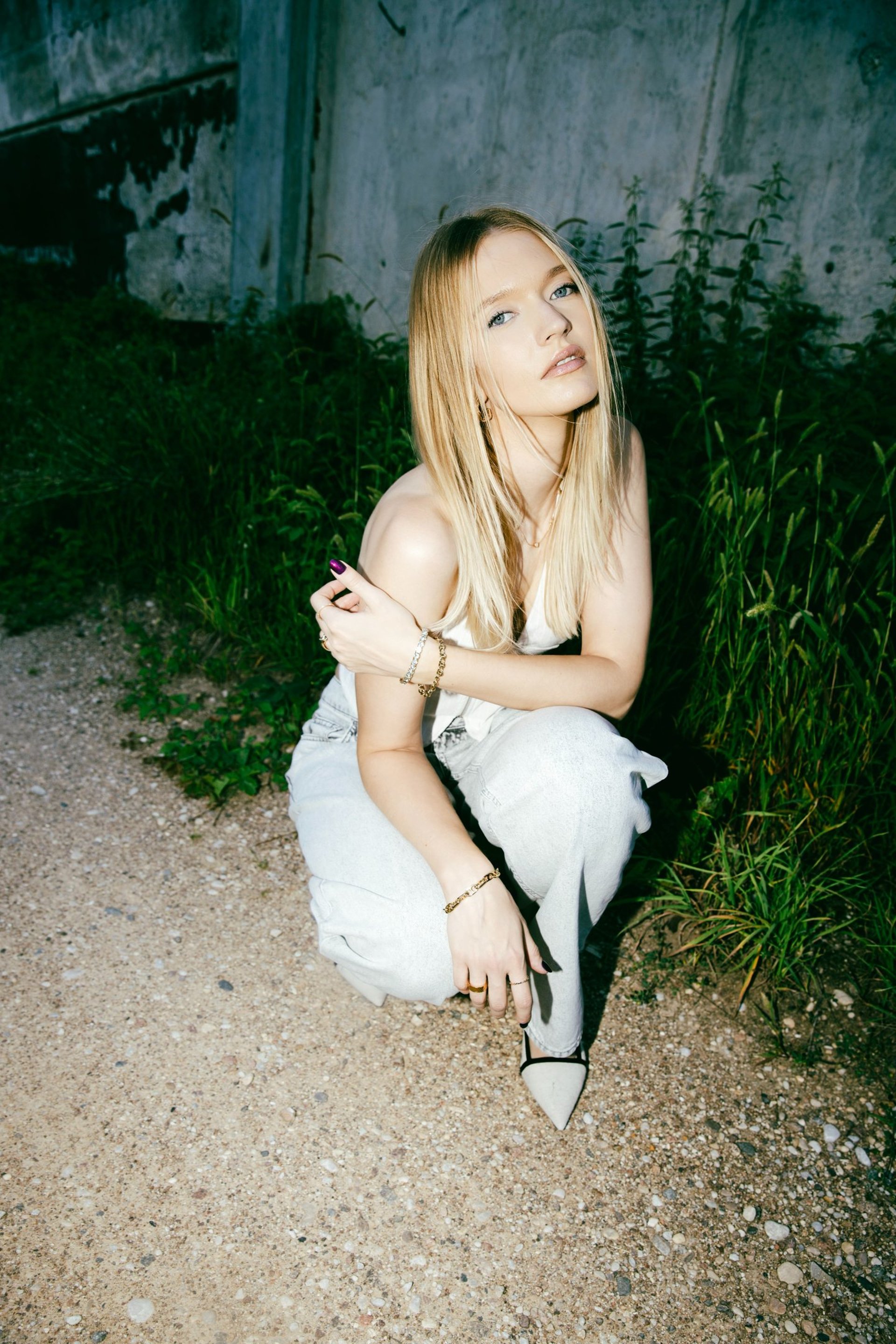 black and white bed linen