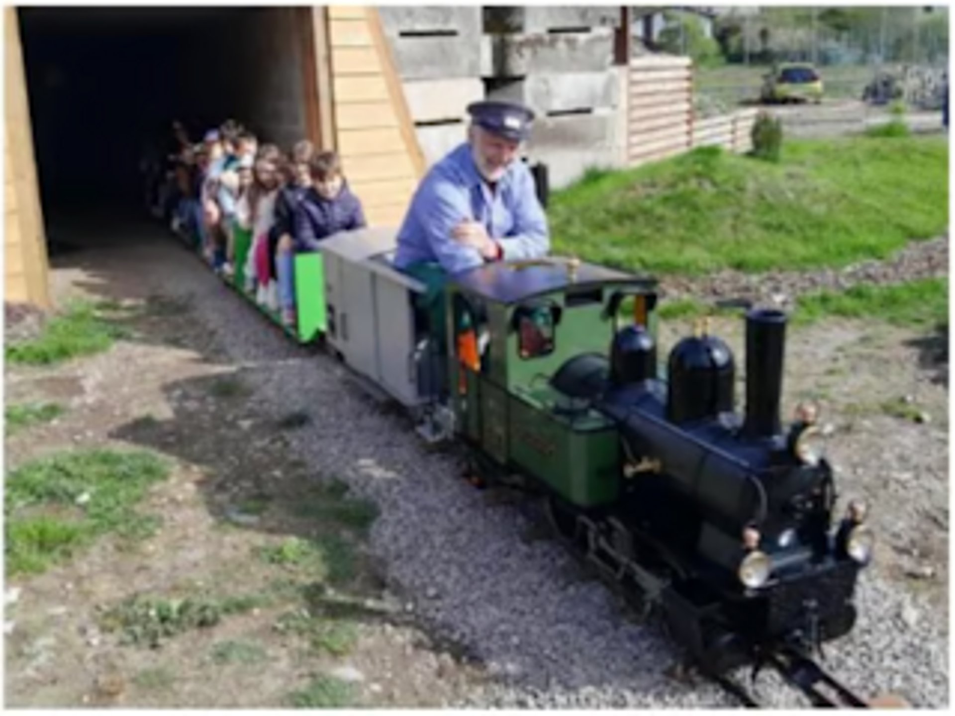 black and brown leather padded tub sofa