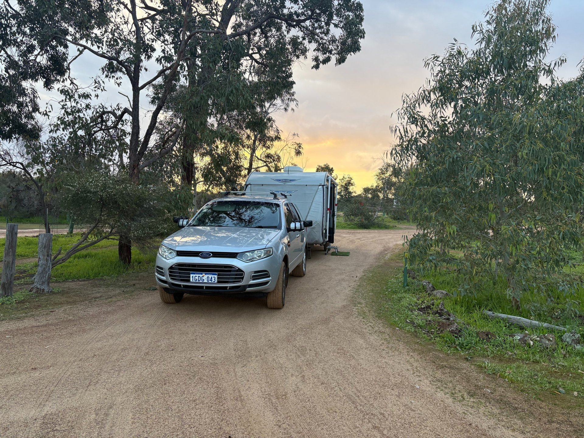 gray computer monitor