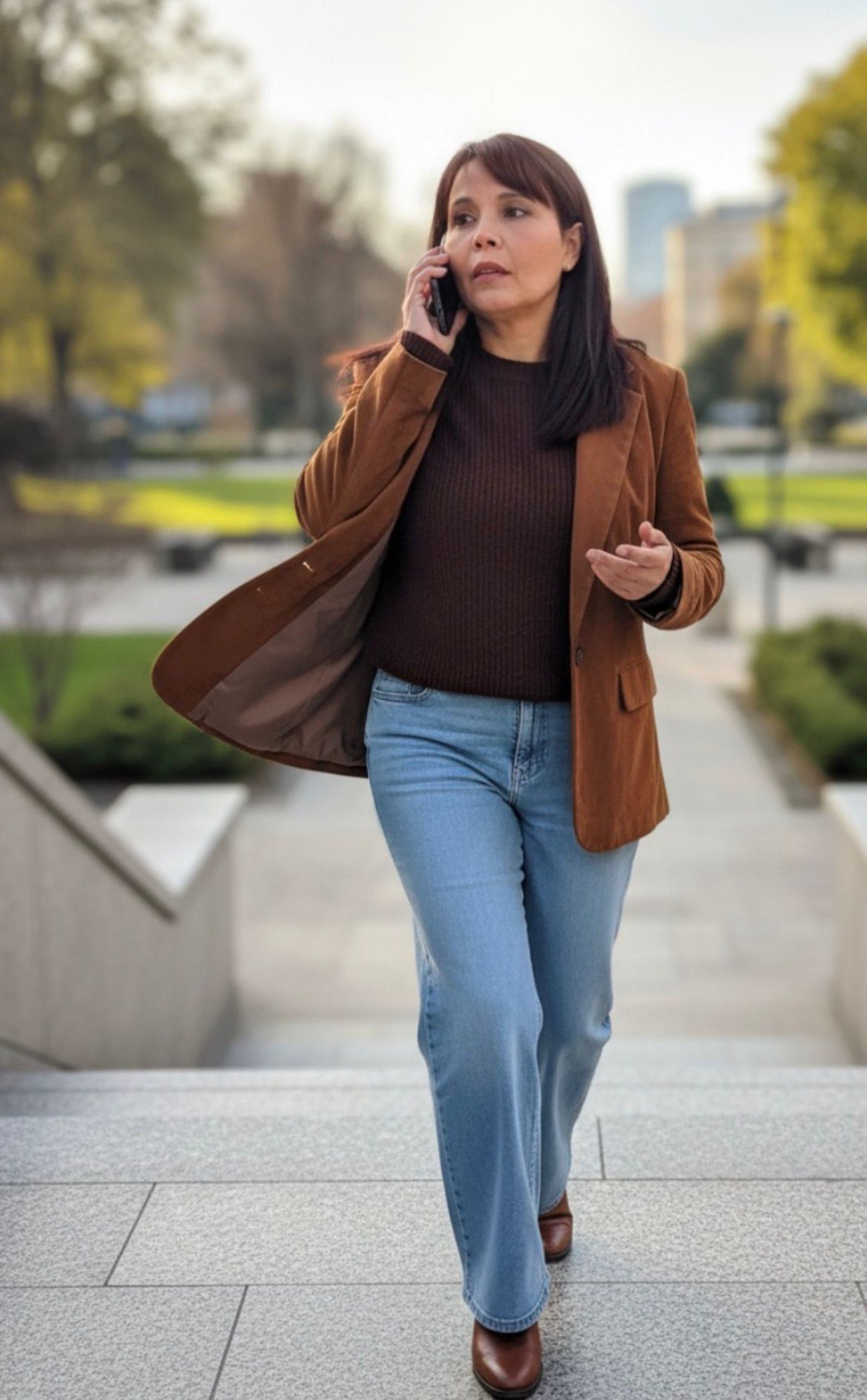 gray computer monitor