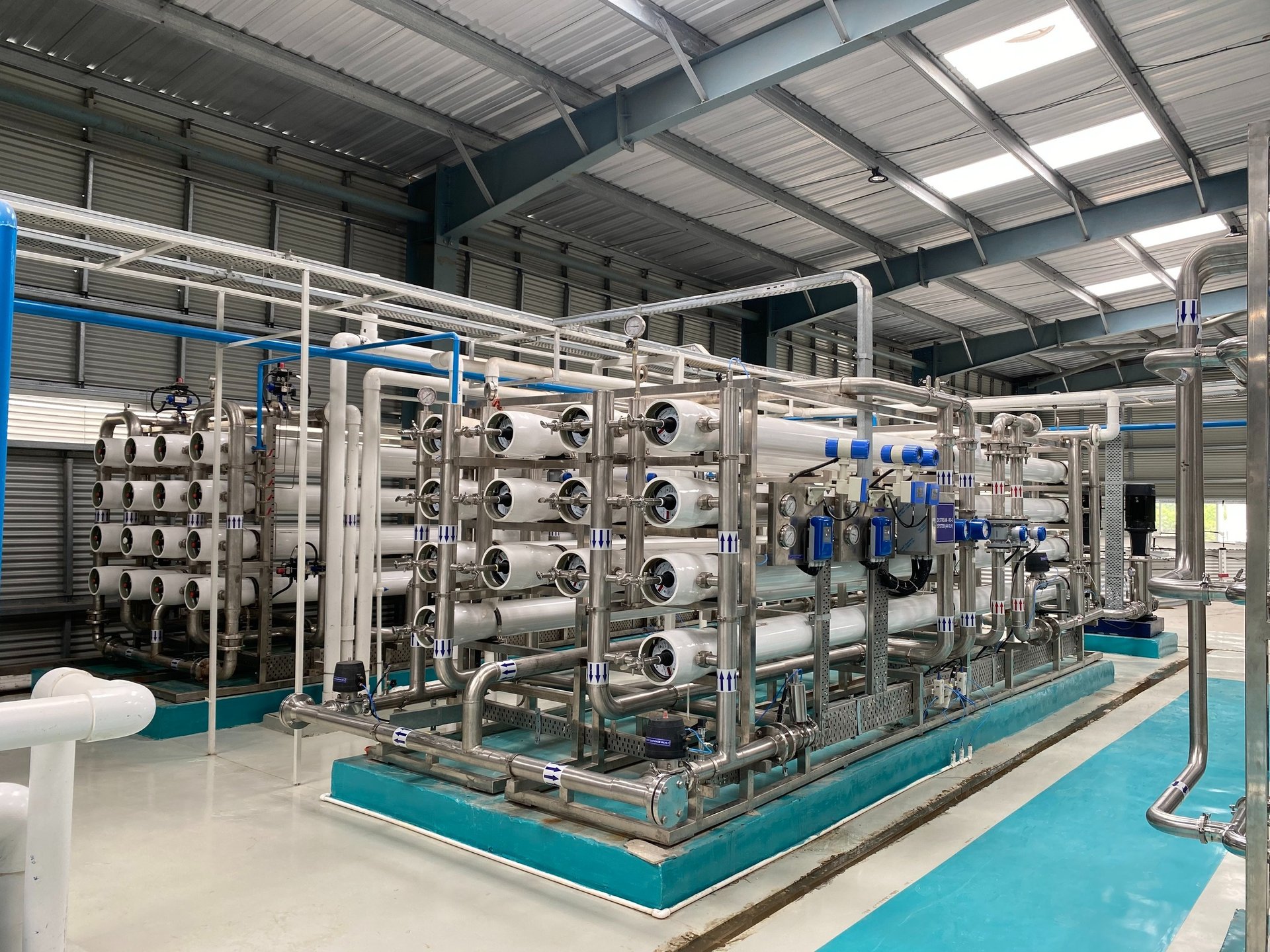 black and white bed linen