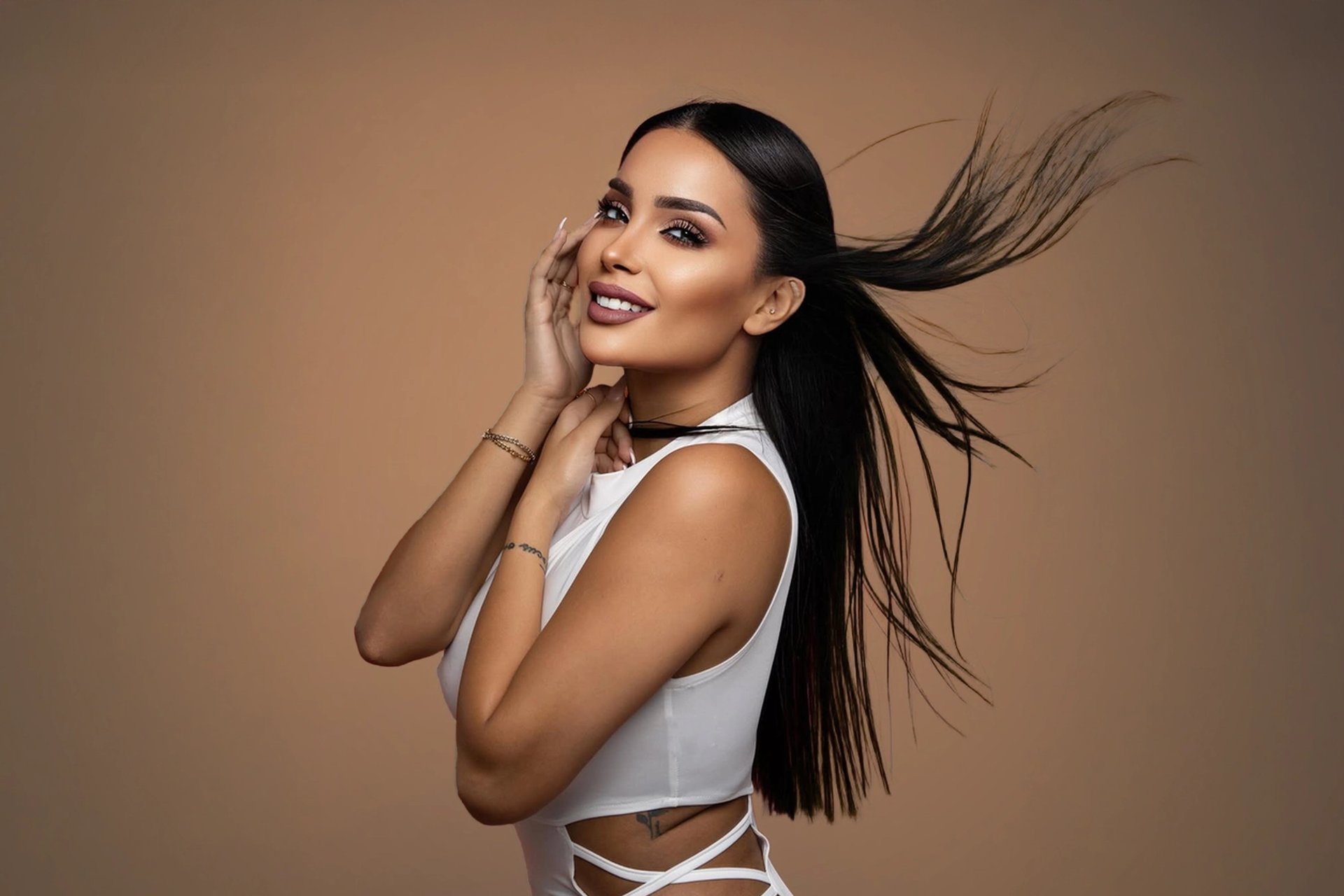 black and white bed linen