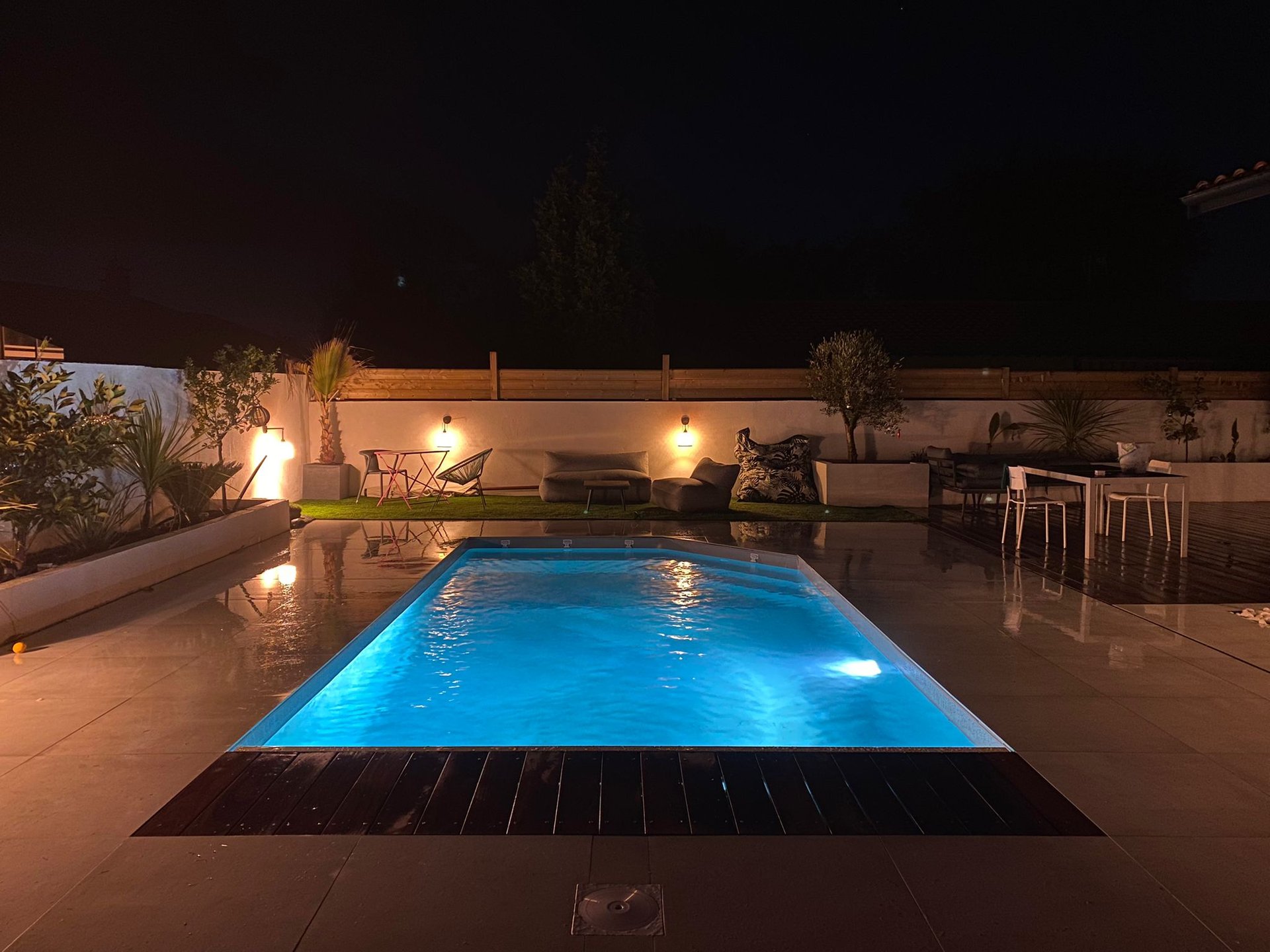 black and white bed linen