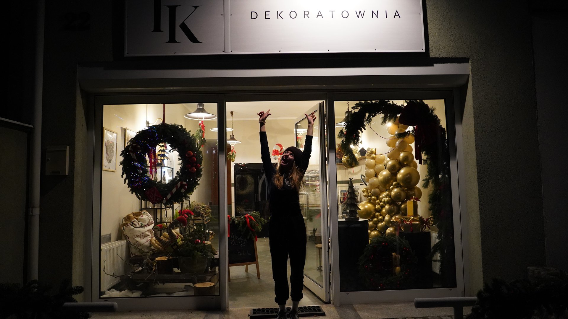 black and brown leather padded tub sofa