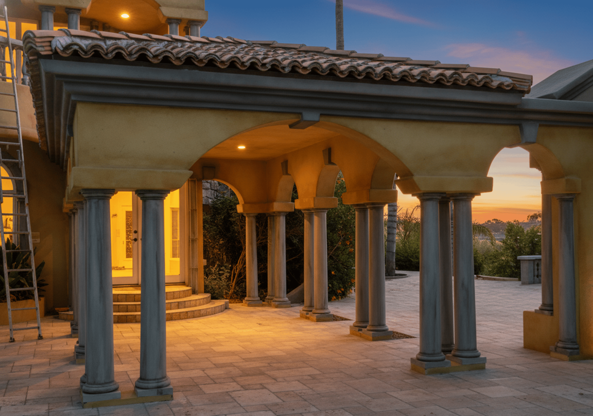 gray computer monitor