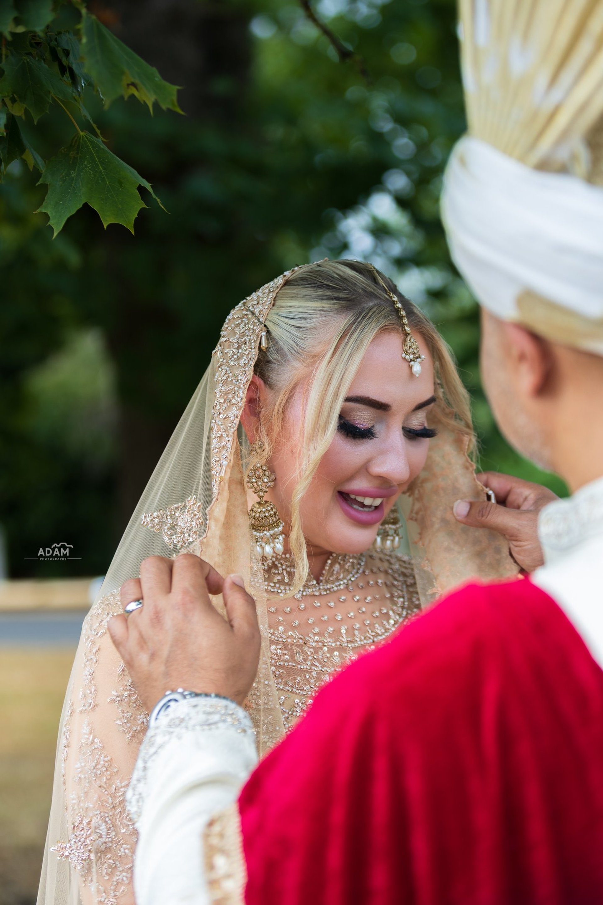 black and white bed linen