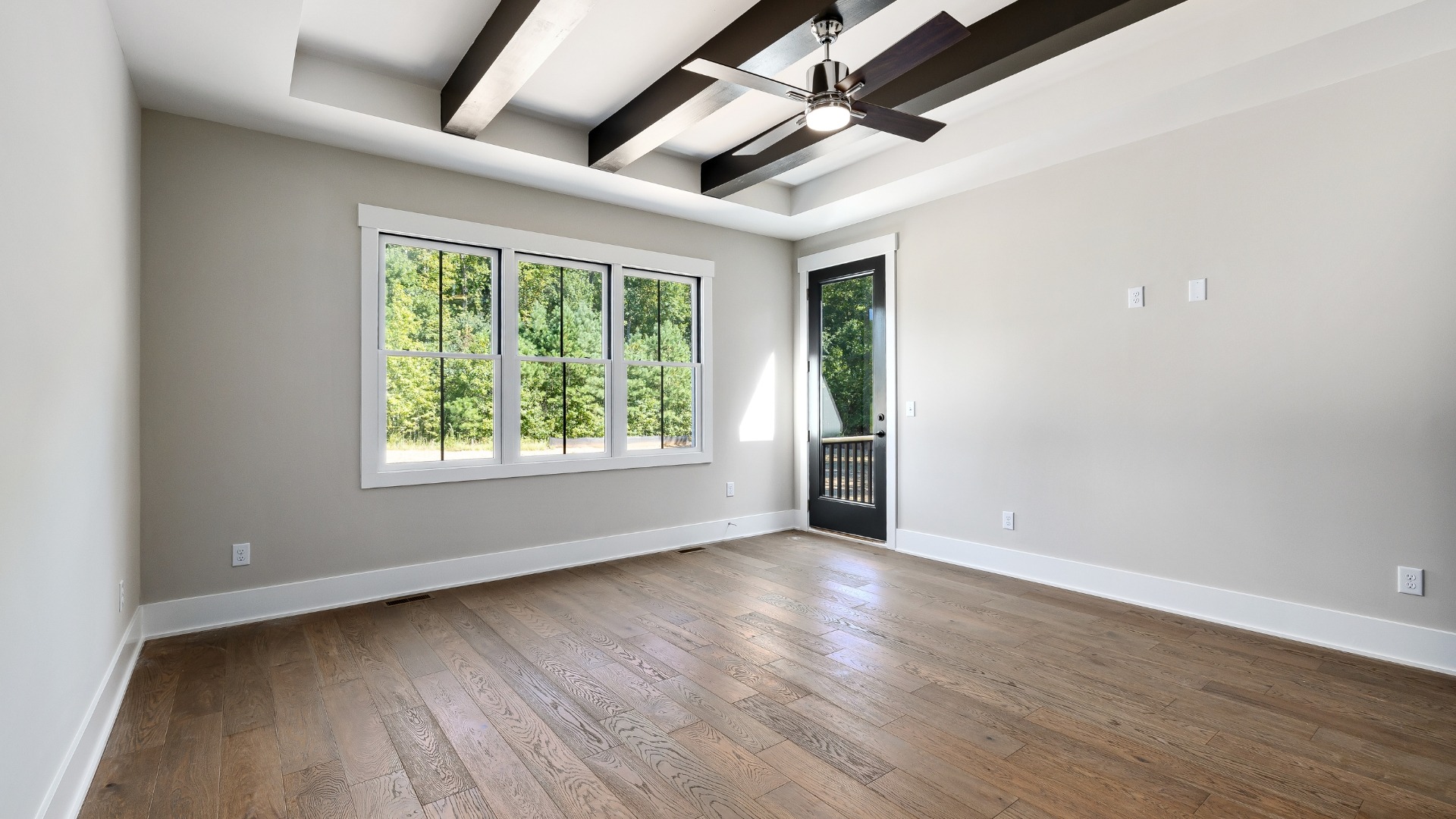 black and white bed linen