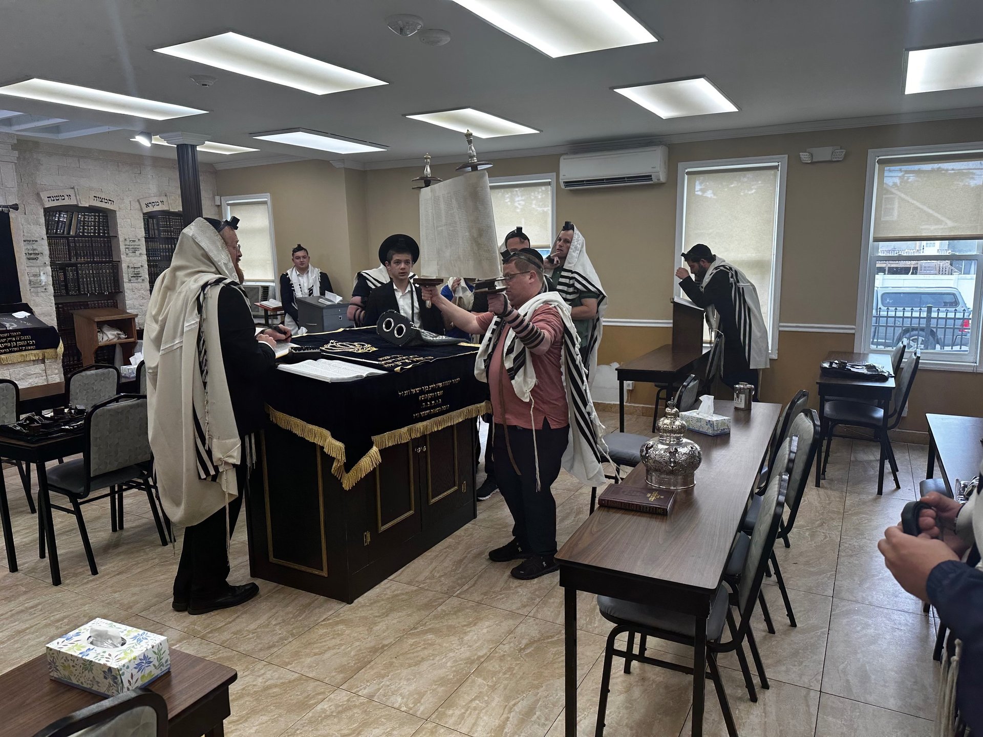 black and white bed linen