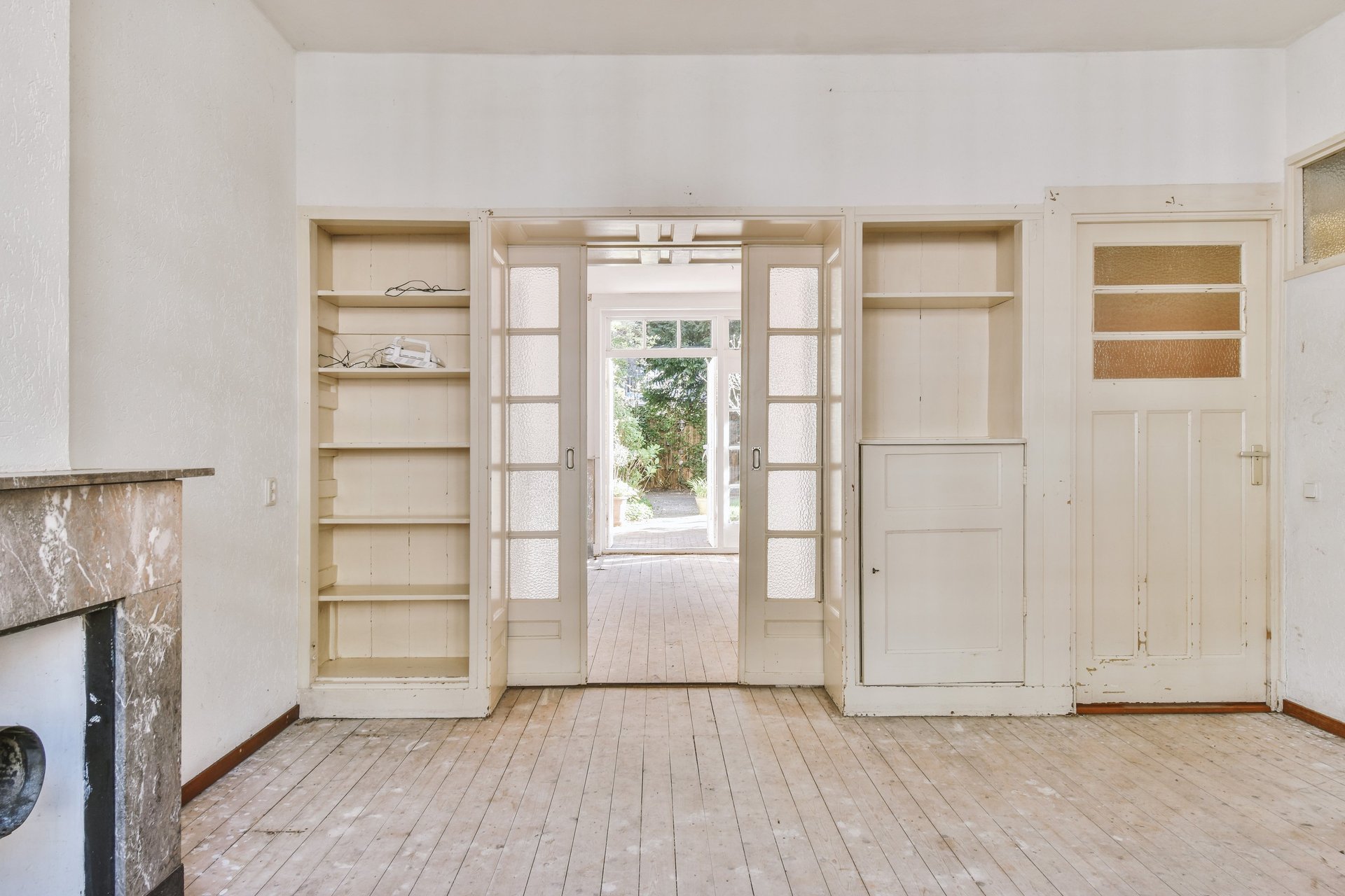black and white bed linen