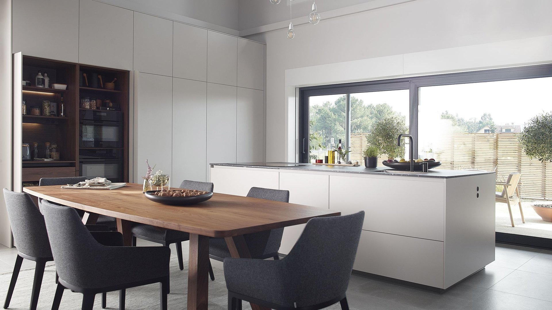 black and white bed linen