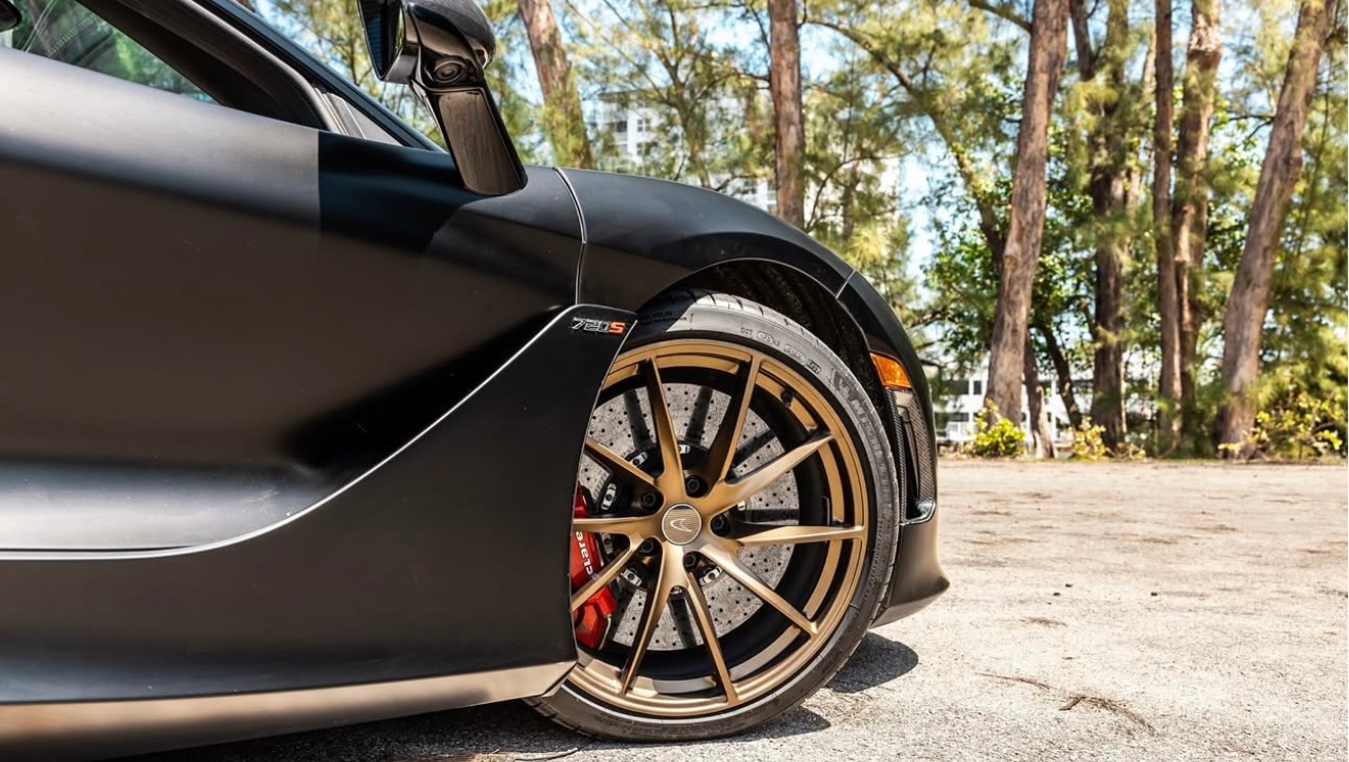 black and red steering wheel