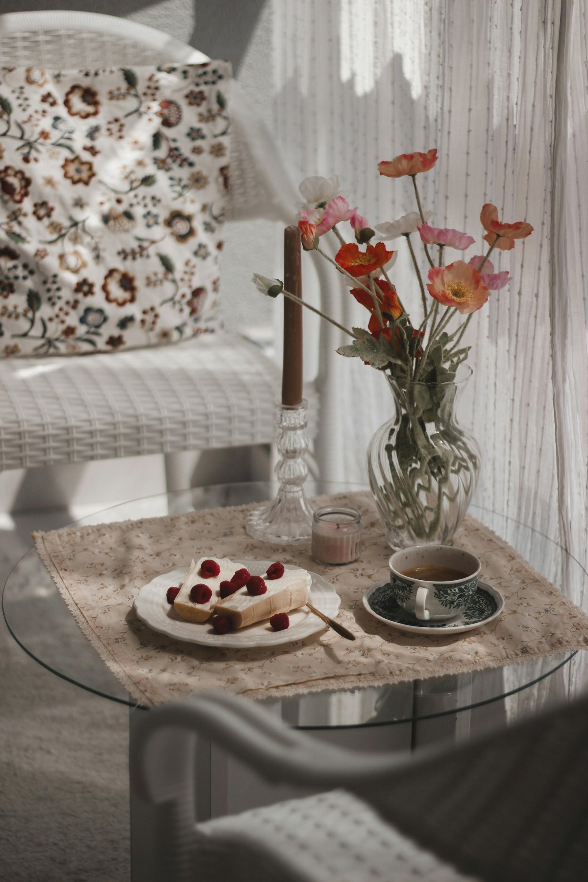 black and white bed linen